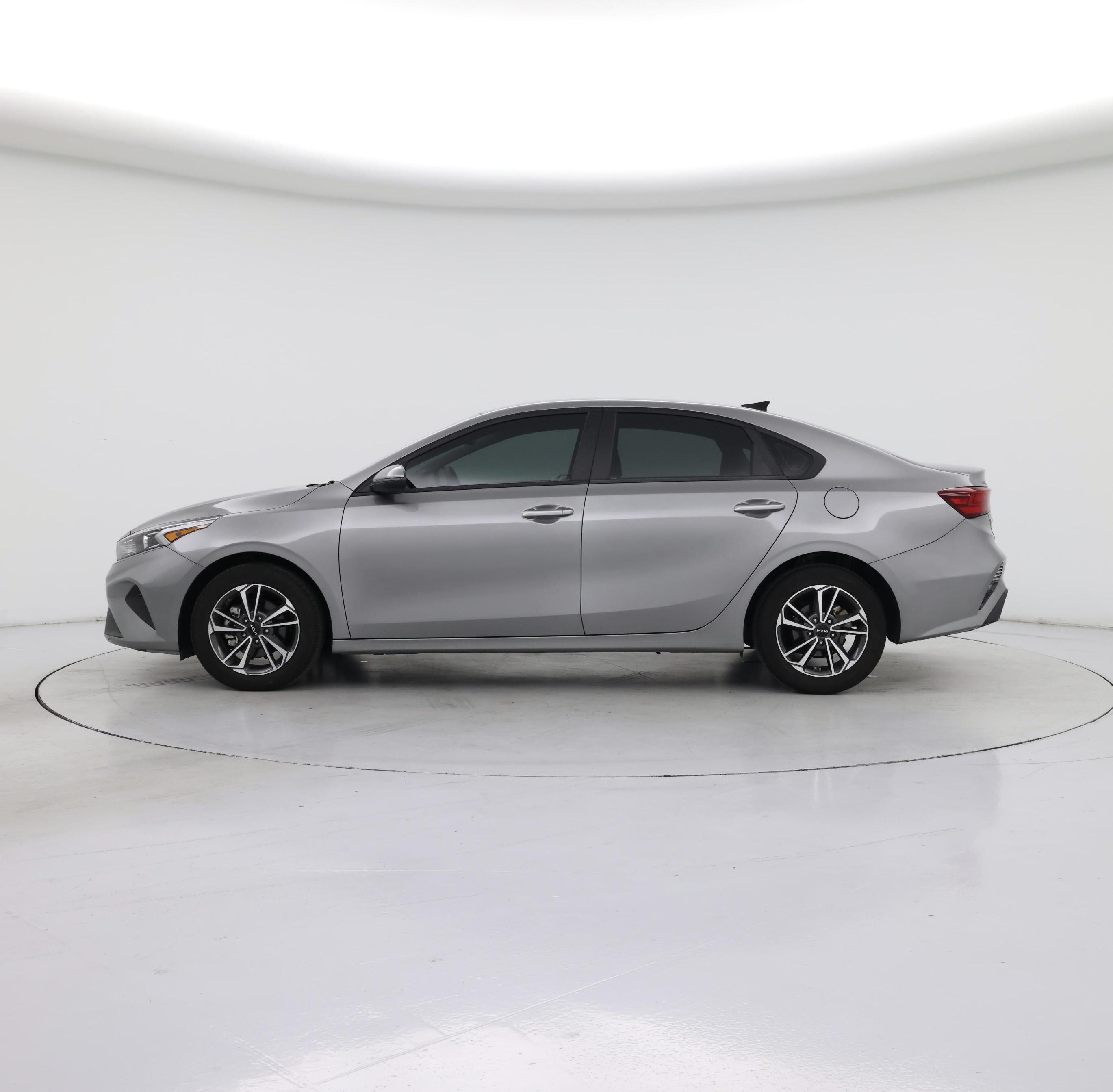 Thumbnail: 2023 Kia Forte - 3