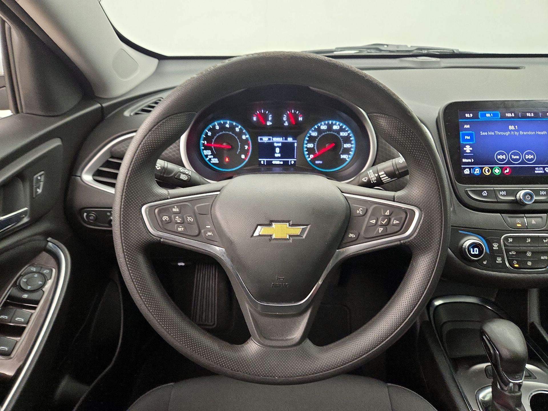 Thumbnail: 2022 Chevrolet Malibu - 10