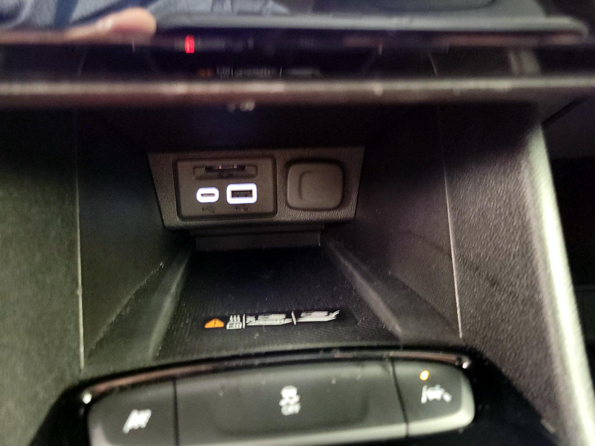 Thumbnail: 2023 Chevrolet Bolt EUV - 18