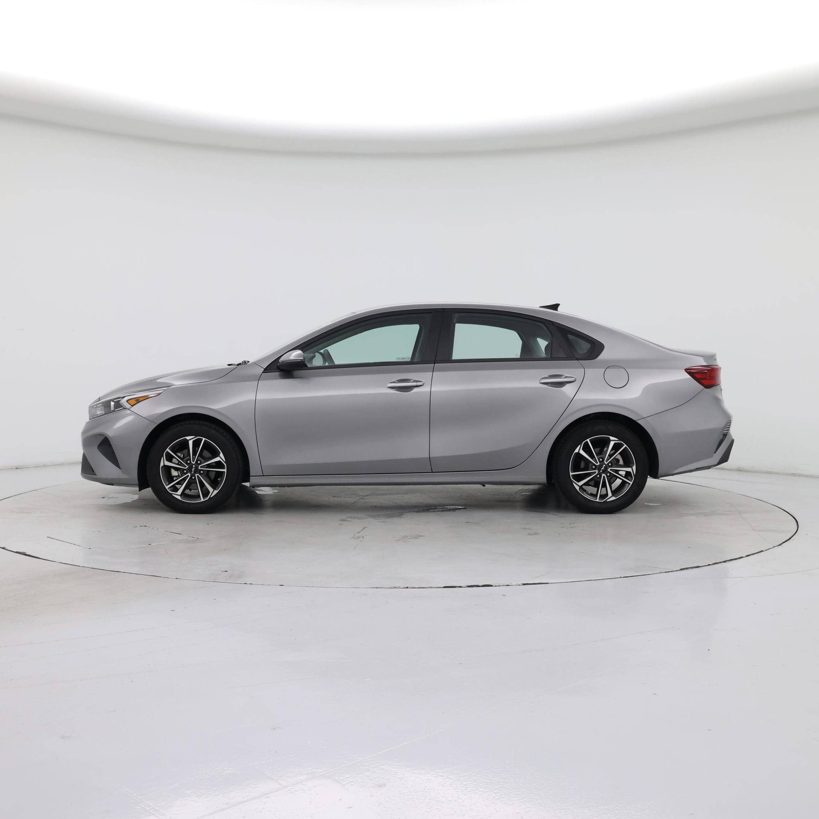Thumbnail: 2023 Kia Forte - 3