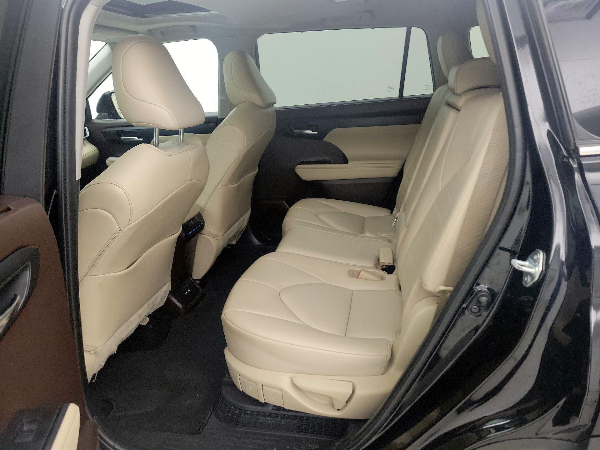 Thumbnail: 2021 Toyota Highlander - 20