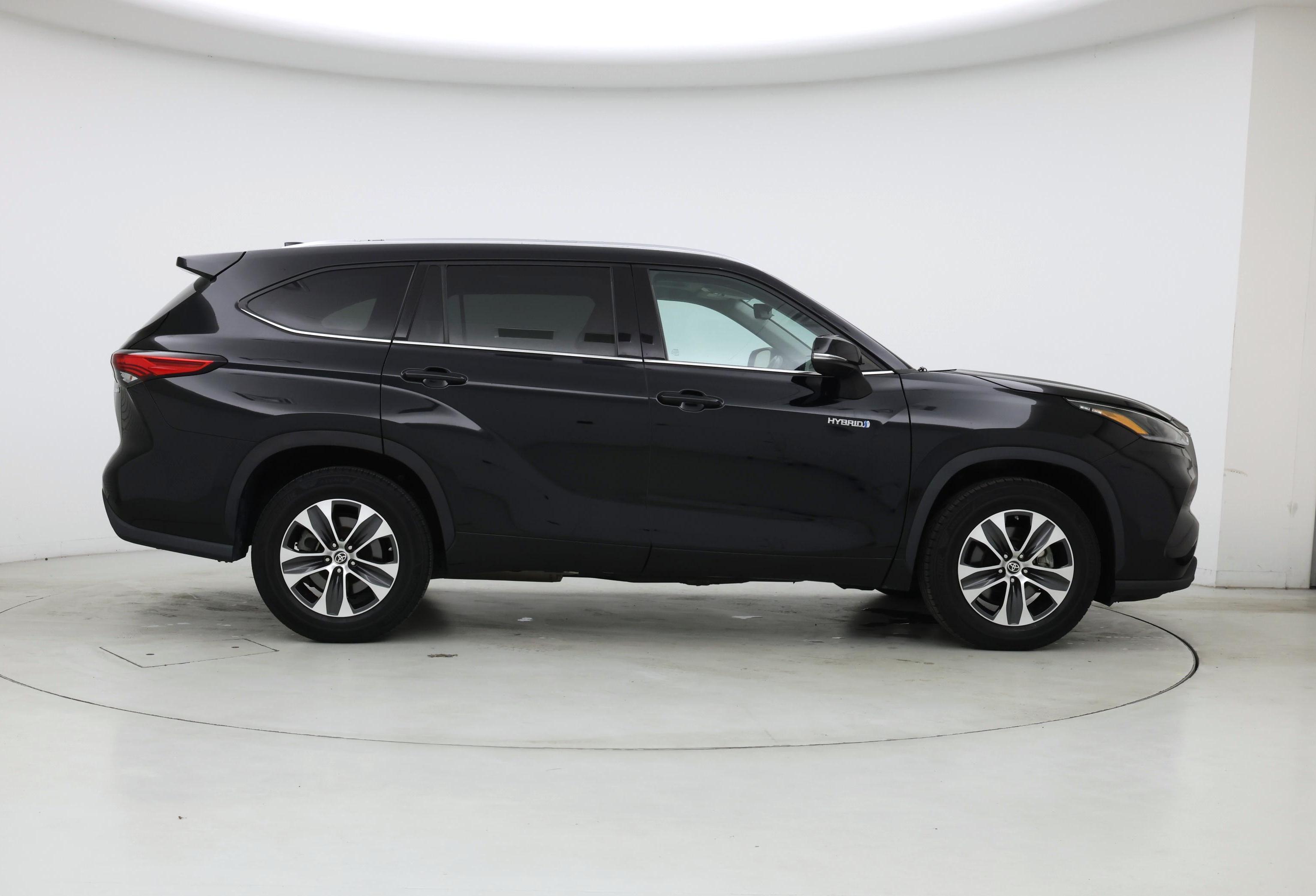 Thumbnail: 2021 Toyota Highlander - 7