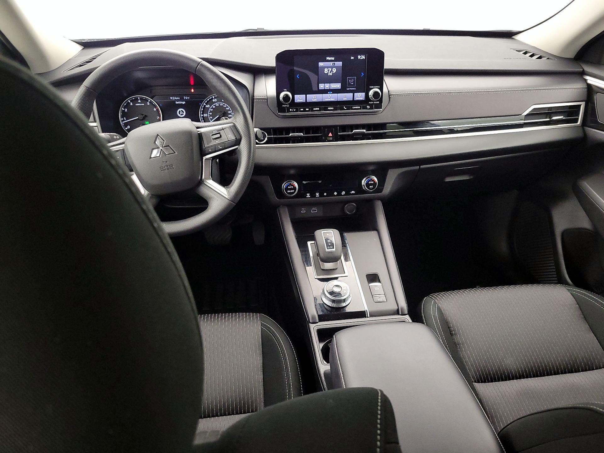 Thumbnail: 2024 Mitsubishi Outlander - 9
