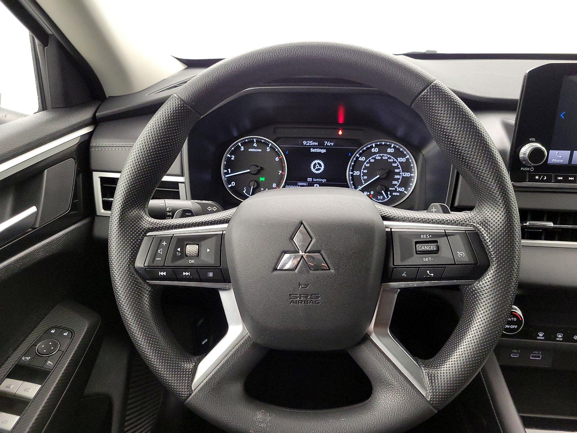 Thumbnail: 2024 Mitsubishi Outlander - 10