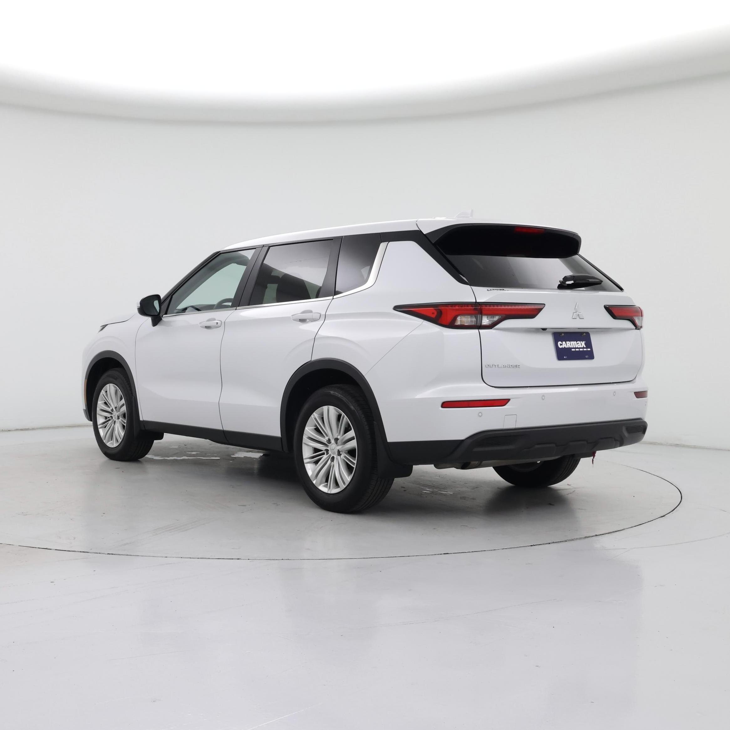 Thumbnail: 2024 Mitsubishi Outlander - 2