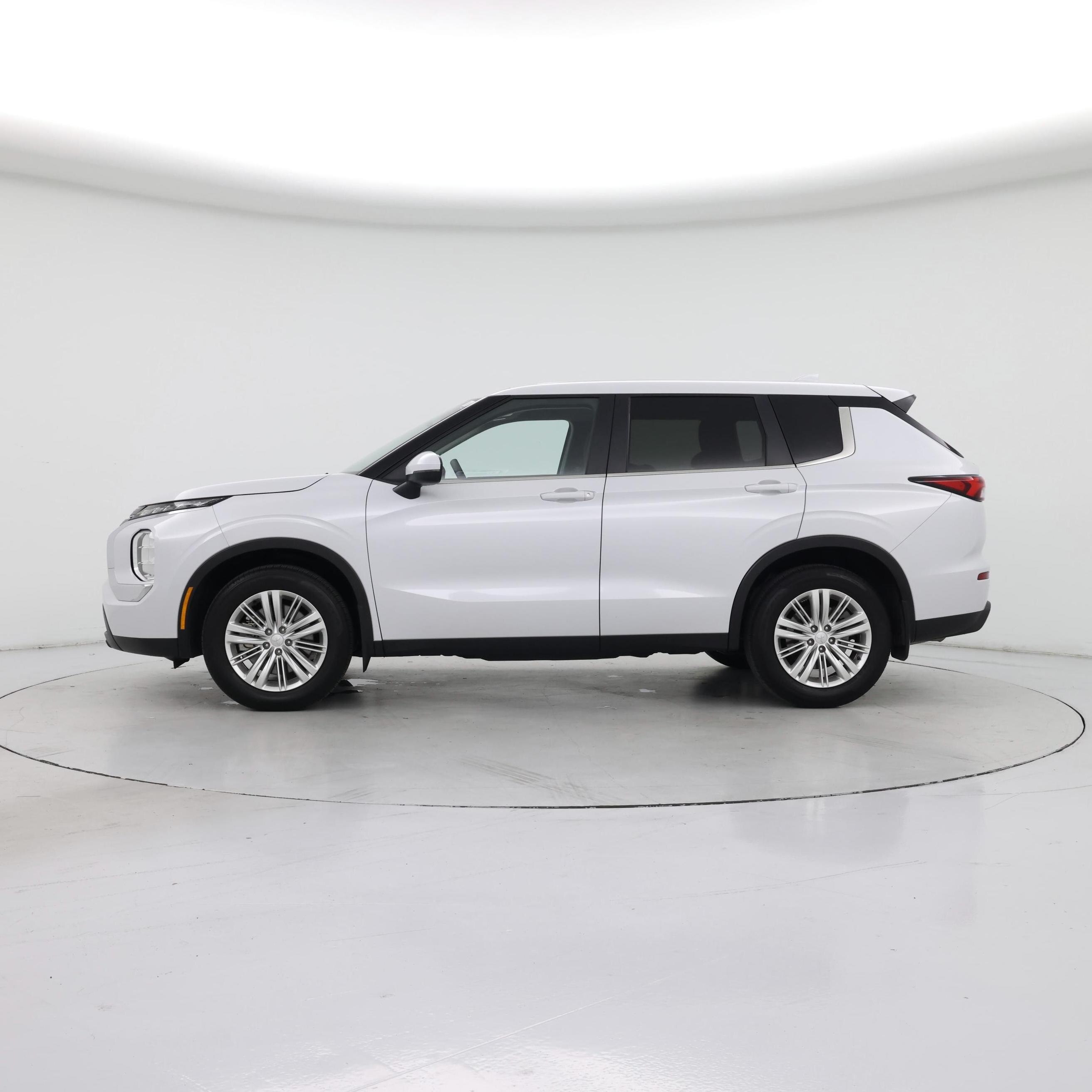 Thumbnail: 2024 Mitsubishi Outlander - 3