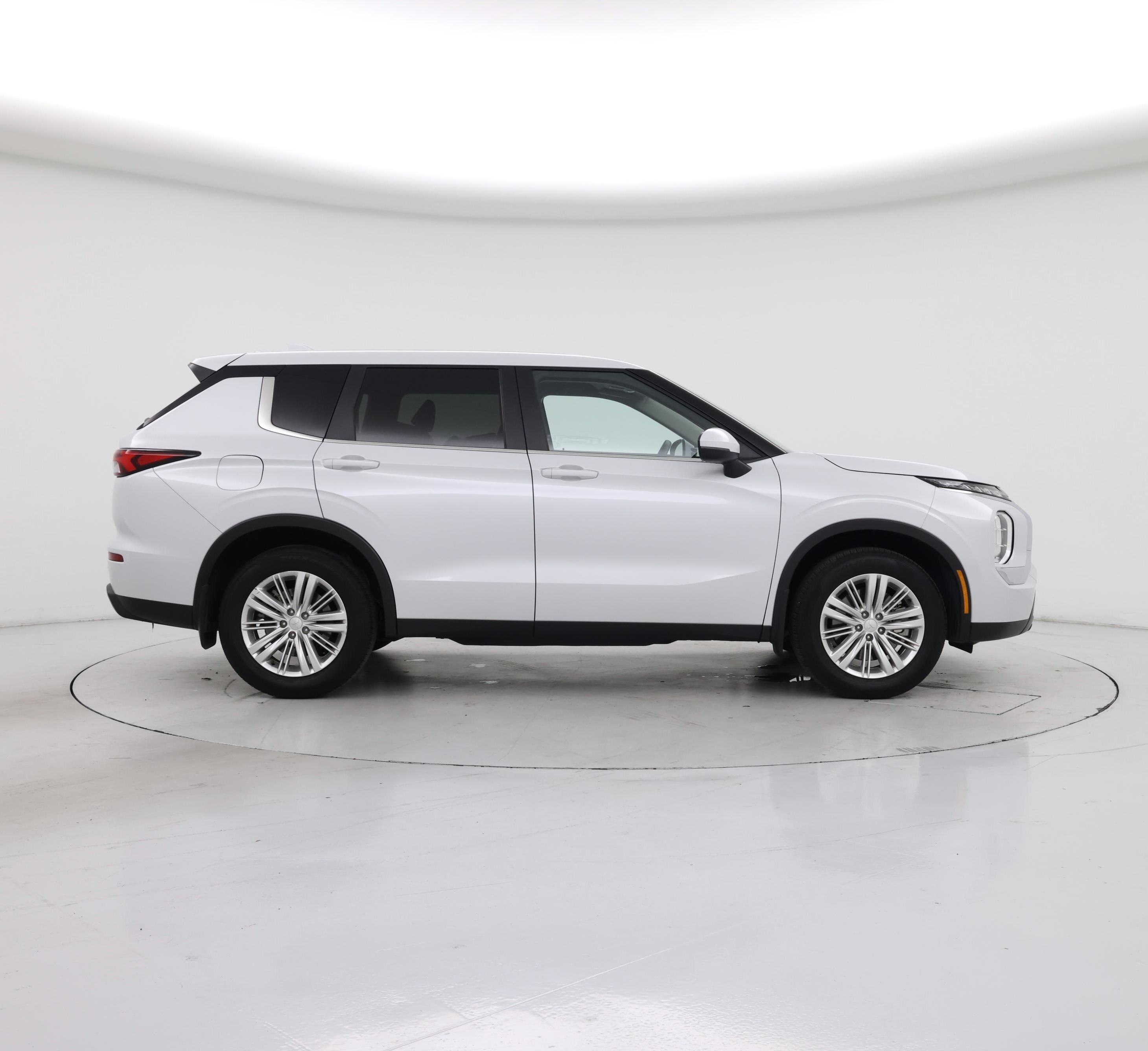 Thumbnail: 2024 Mitsubishi Outlander - 7