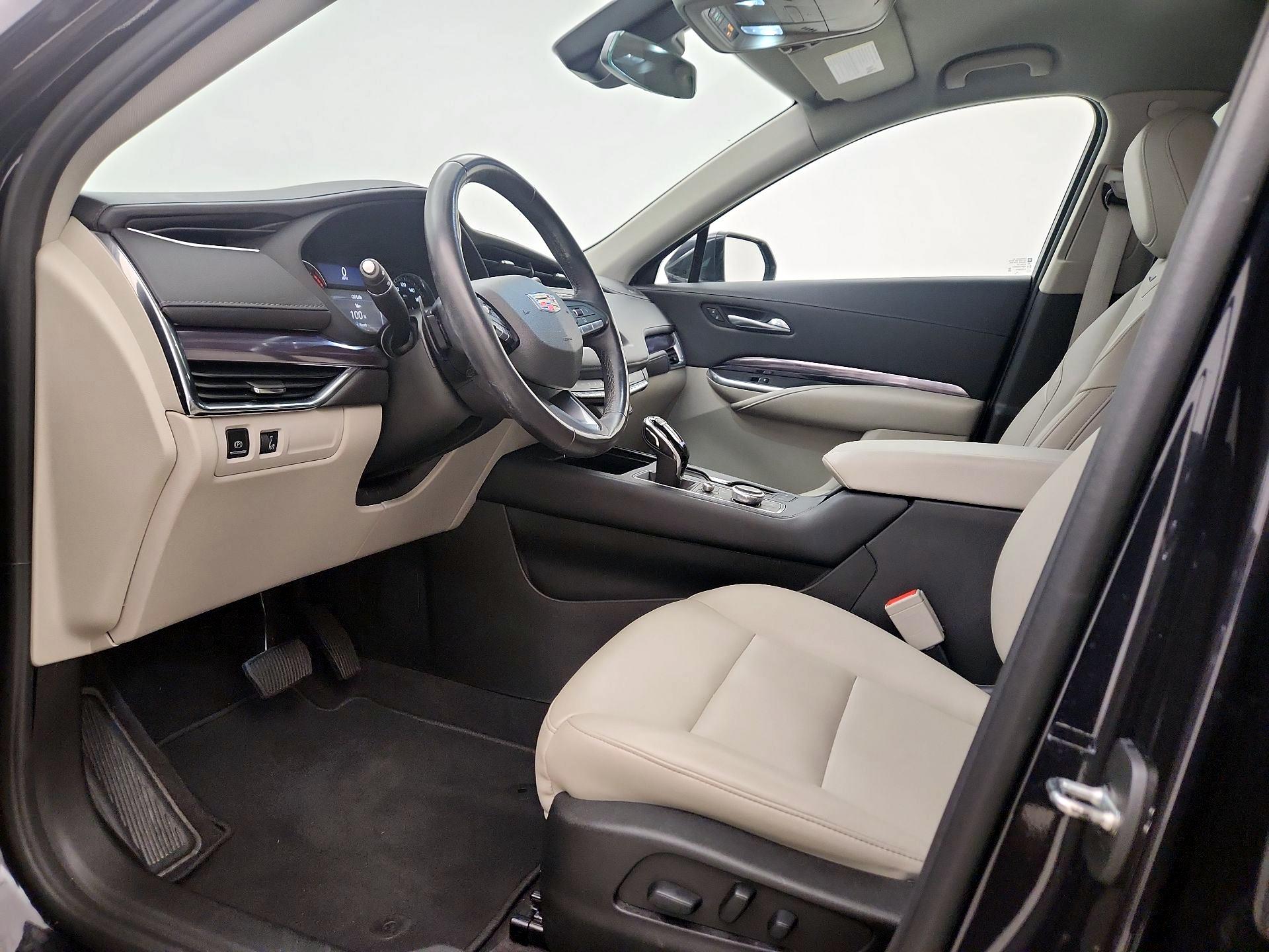 Thumbnail: 2022 Cadillac XT4 - 11