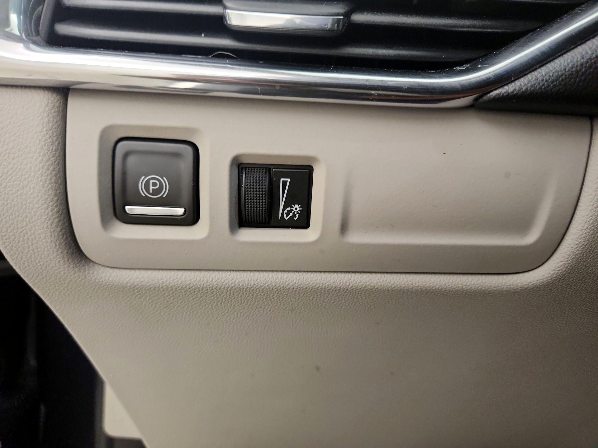 Thumbnail: 2022 Cadillac XT4 - 13