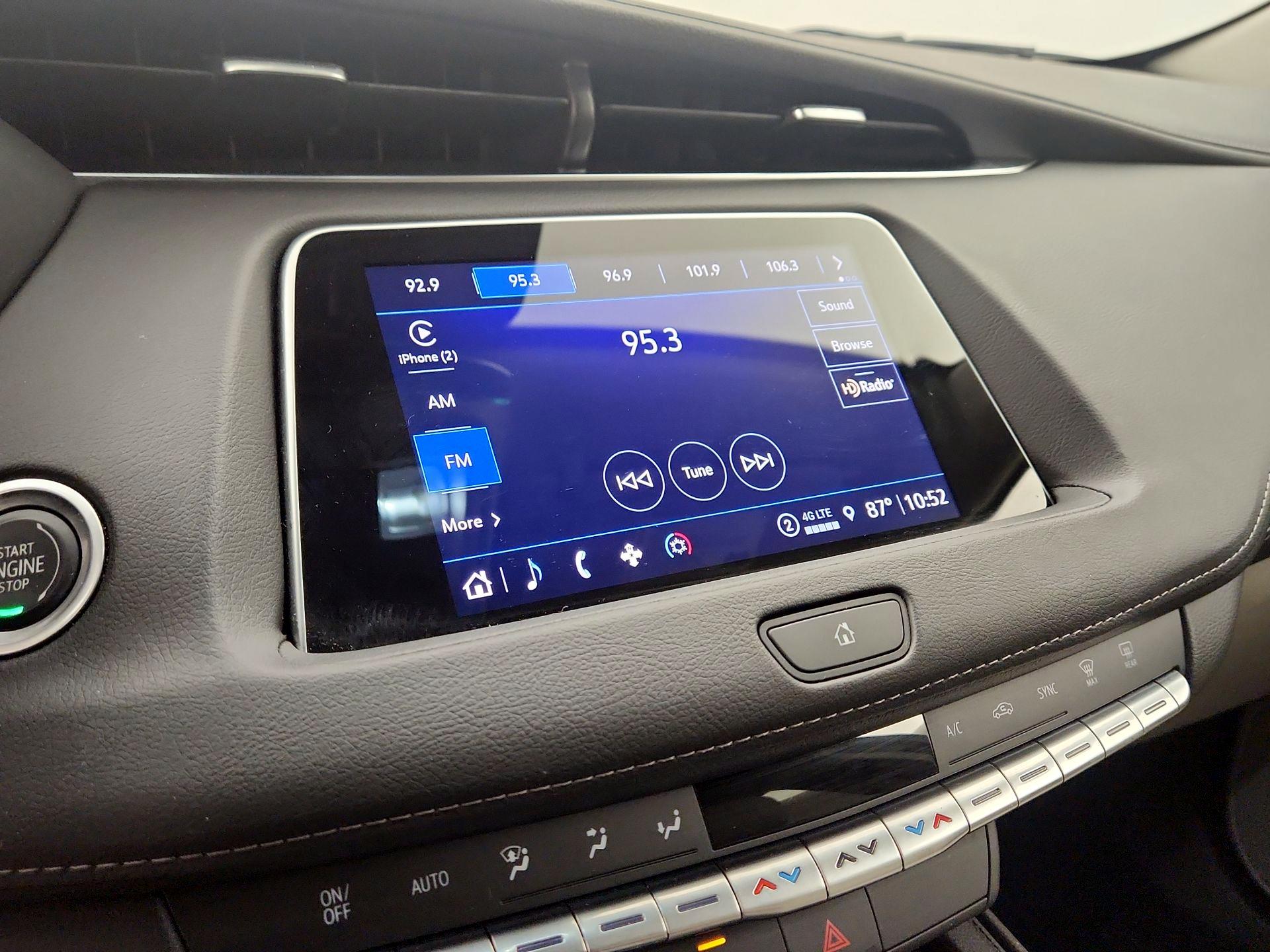 Thumbnail: 2022 Cadillac XT4 - 15