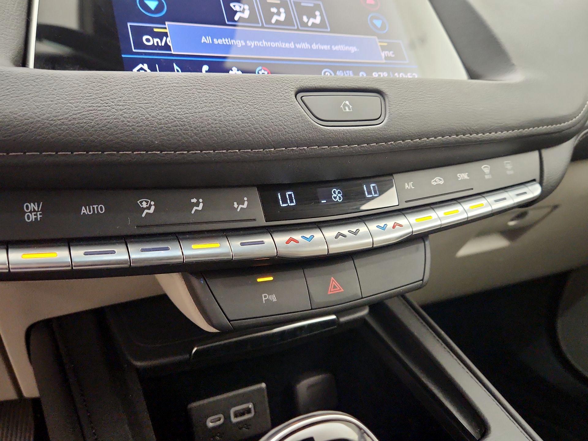 Thumbnail: 2022 Cadillac XT4 - 16