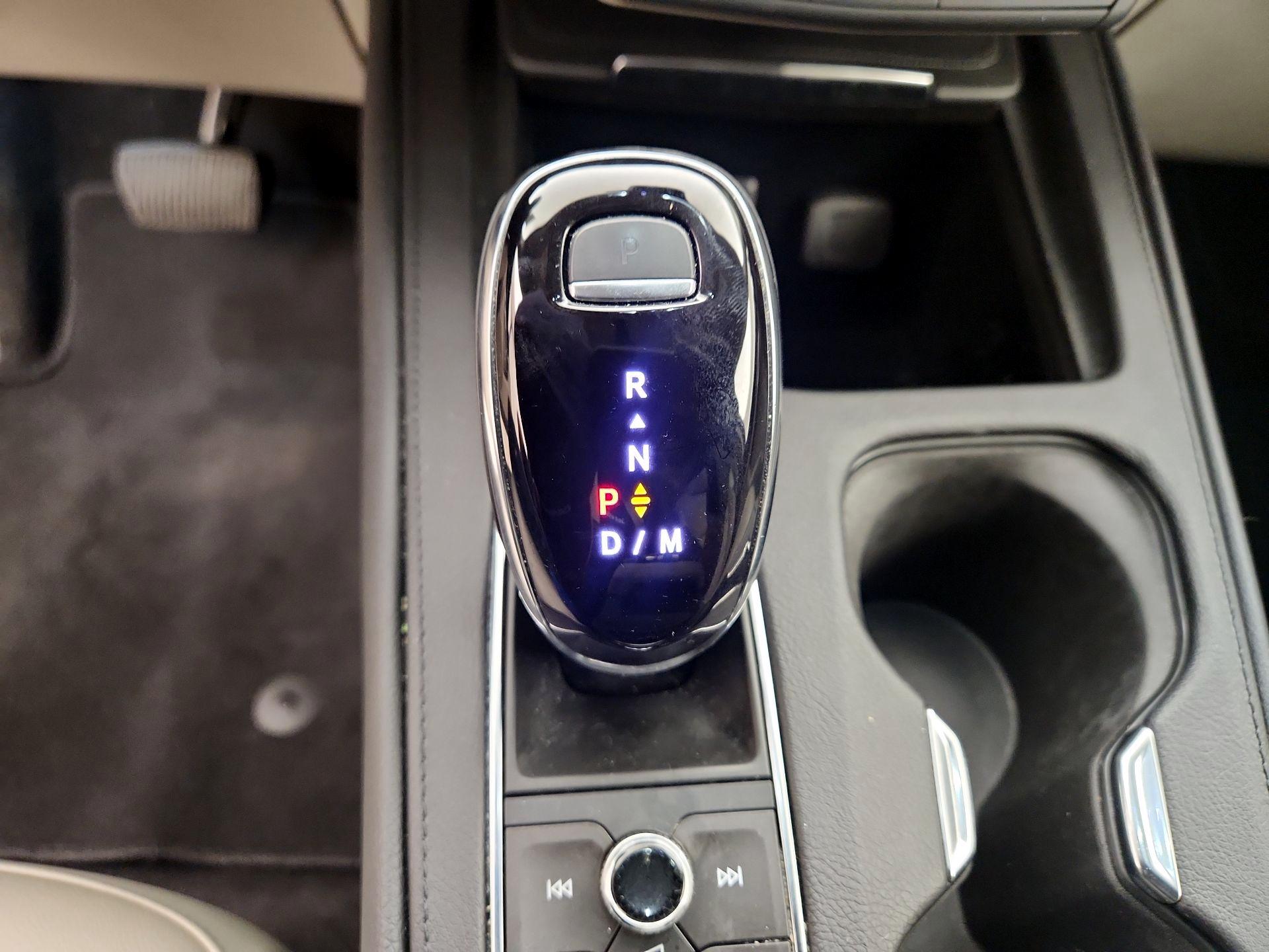 Thumbnail: 2022 Cadillac XT4 - 17