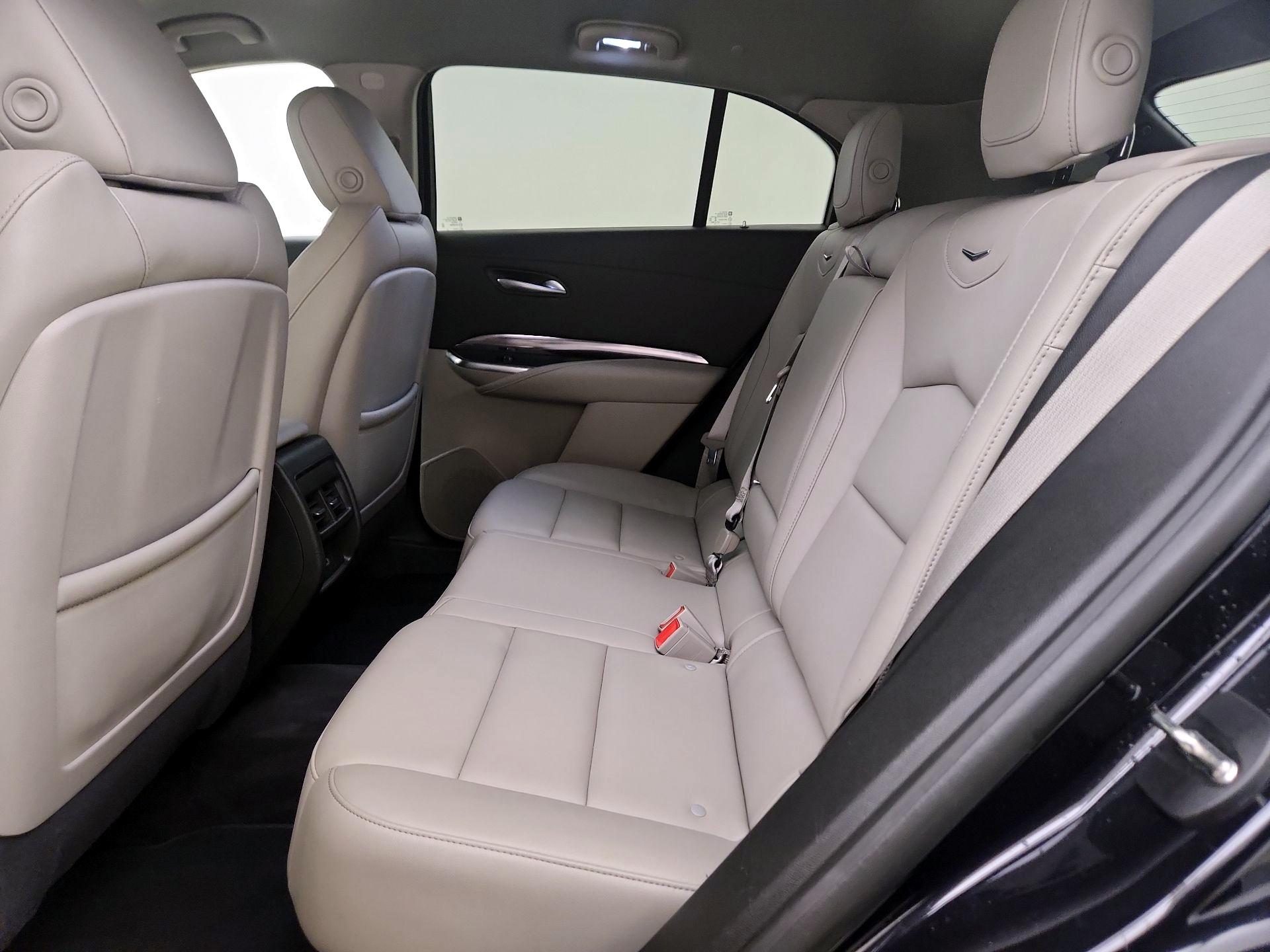 Thumbnail: 2022 Cadillac XT4 - 19