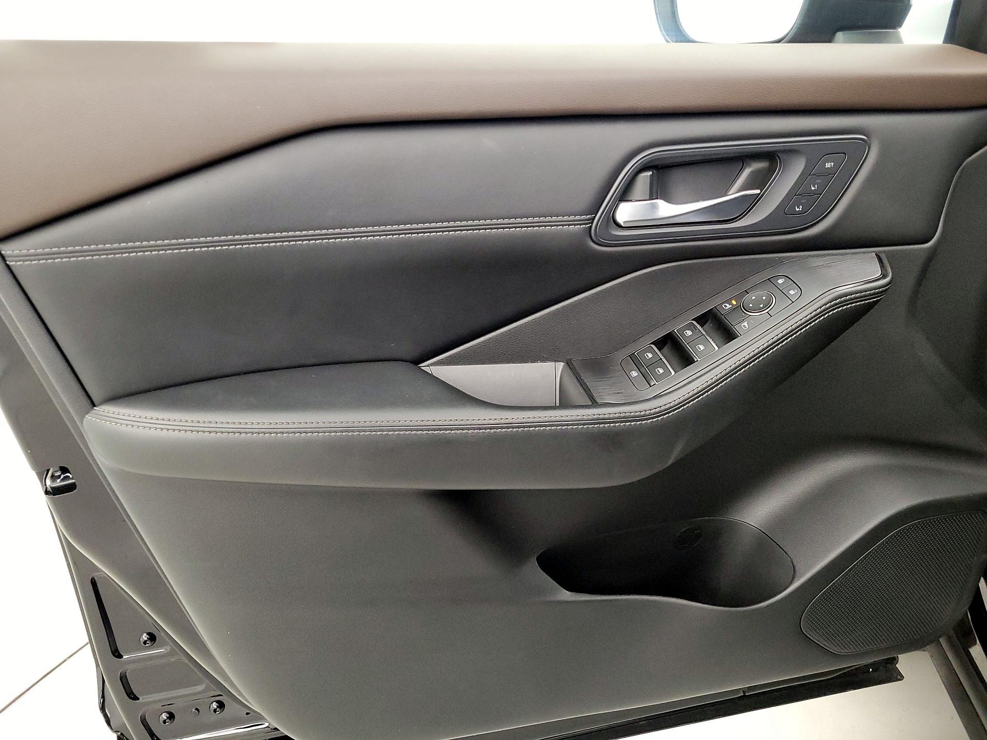 Thumbnail: 2023 Nissan Rogue - 12