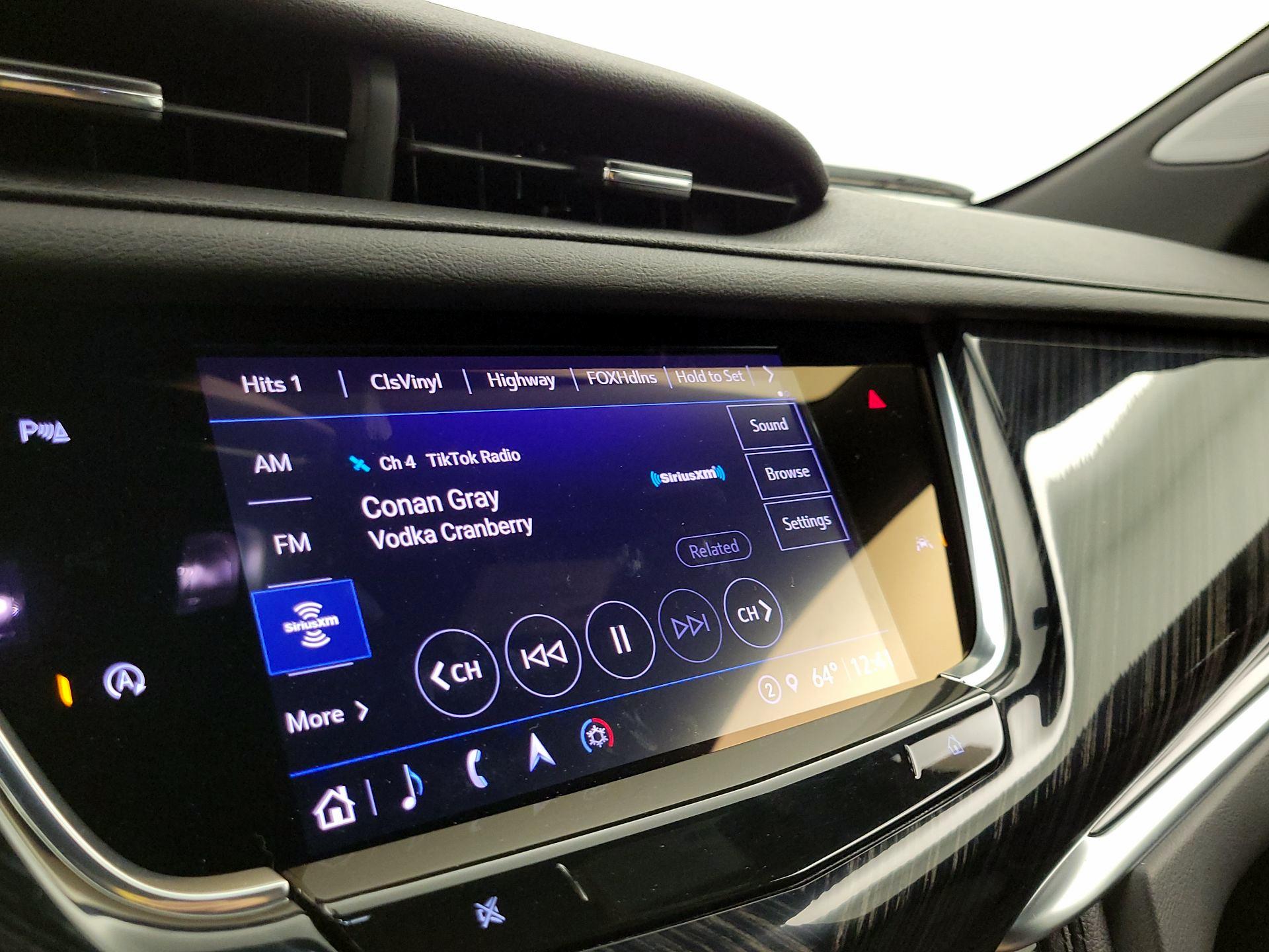Thumbnail: 2025 Cadillac XT6 - 16