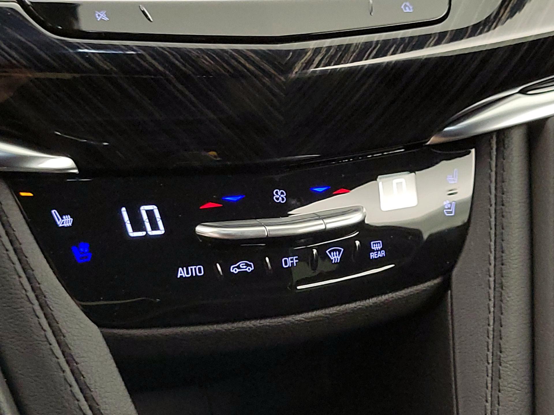 Thumbnail: 2025 Cadillac XT6 - 17