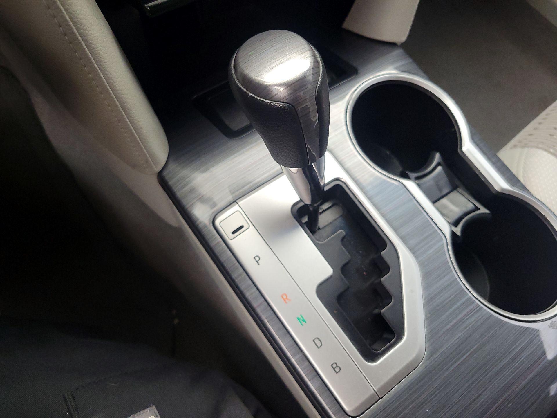 Thumbnail: 2013 Toyota Camry - 16