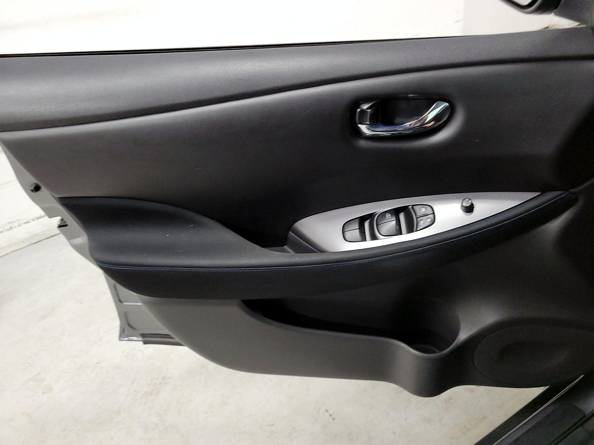 Thumbnail: 2019 Nissan Leaf - 12