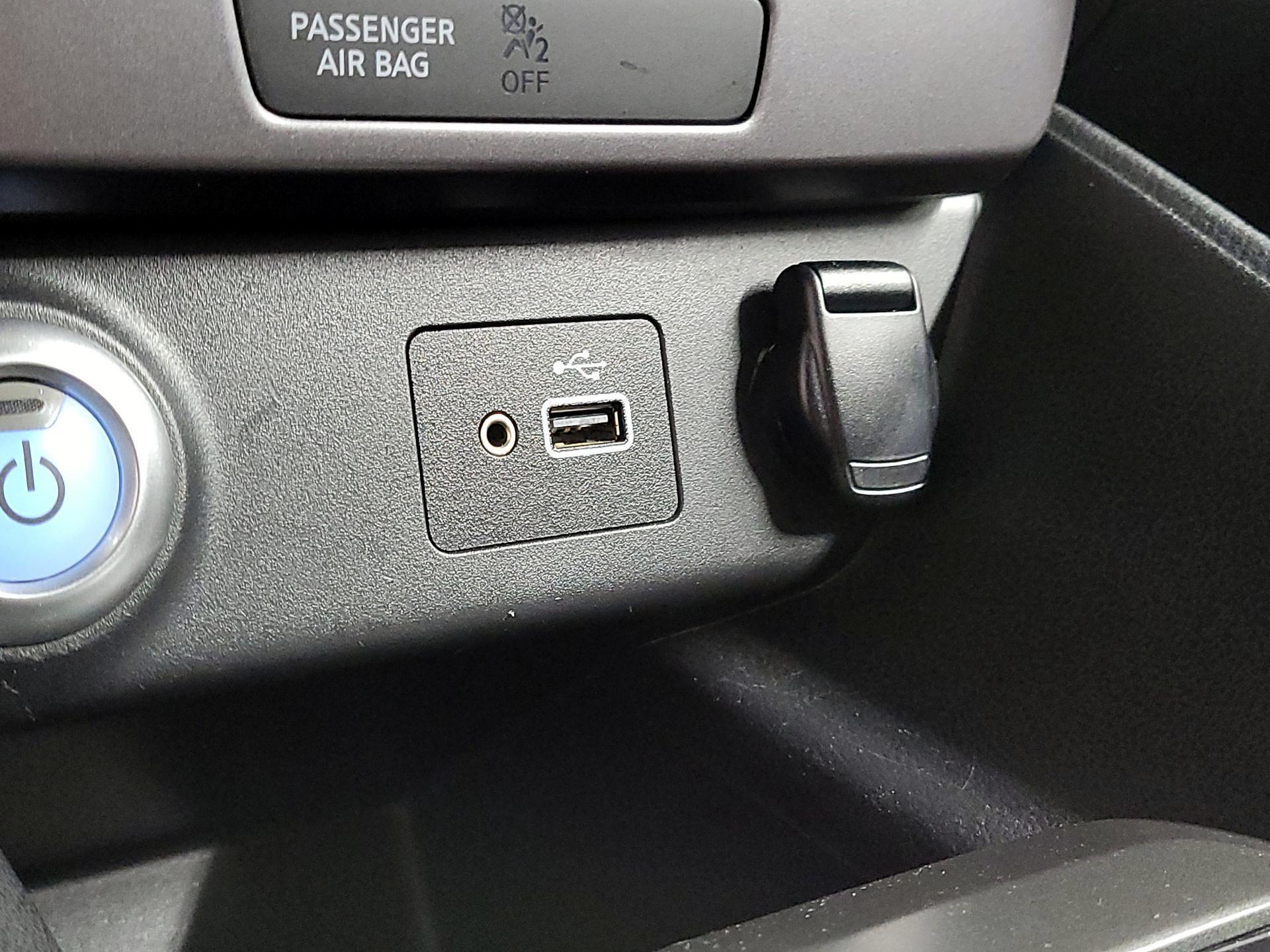 Thumbnail: 2019 Nissan Leaf - 18