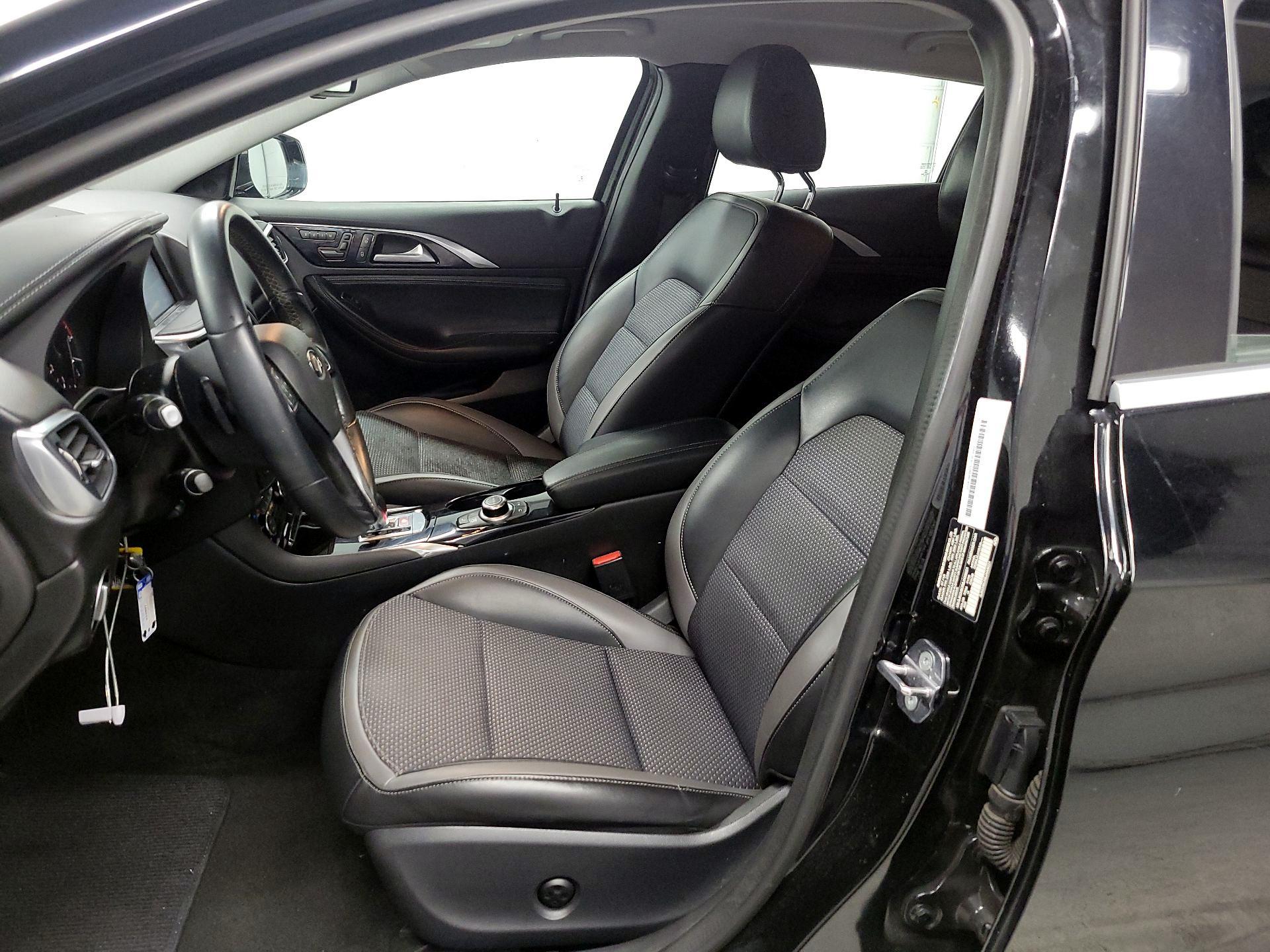 Thumbnail: 2018 INFINITI QX30 - 11