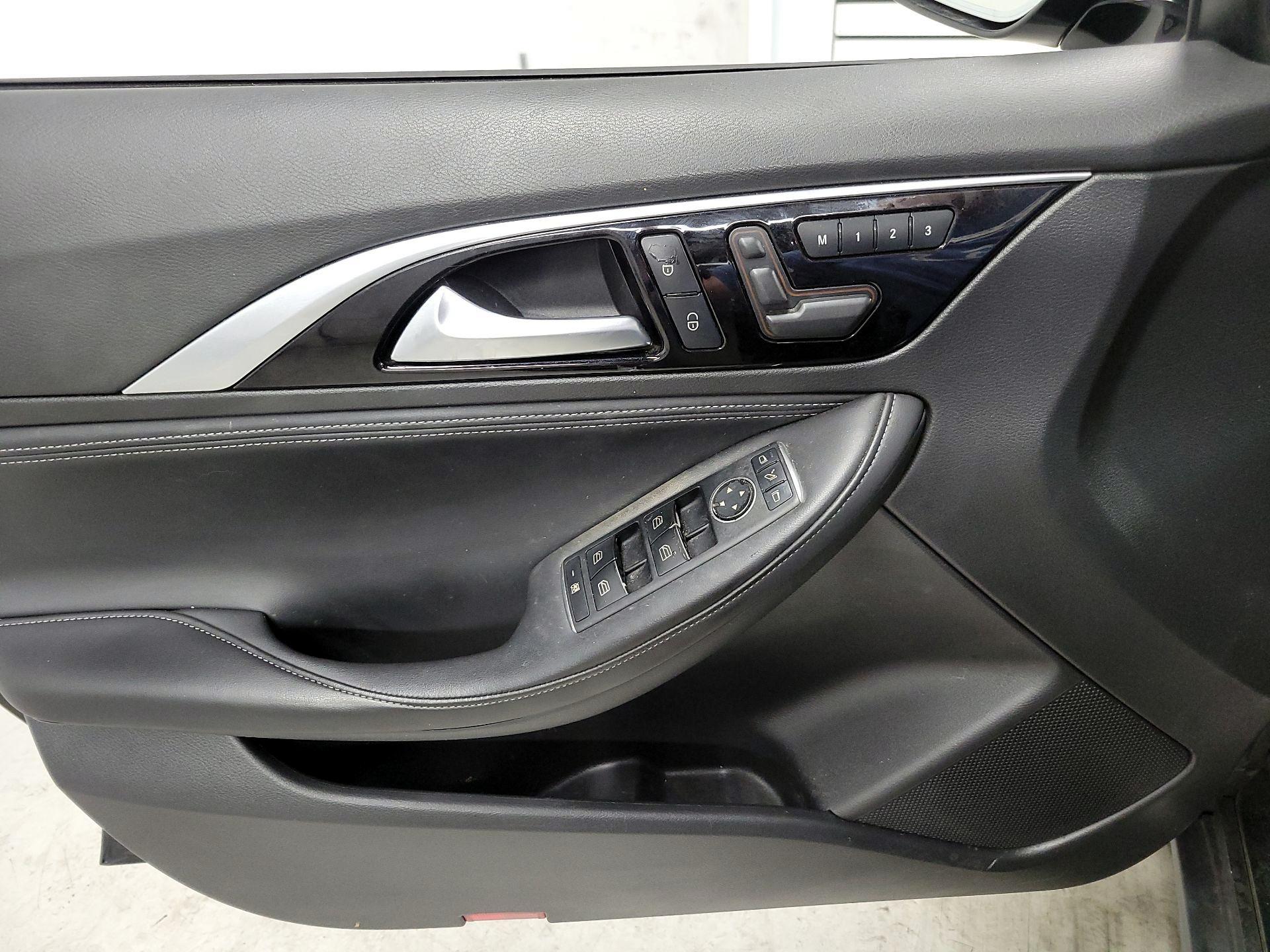 Thumbnail: 2018 INFINITI QX30 - 12