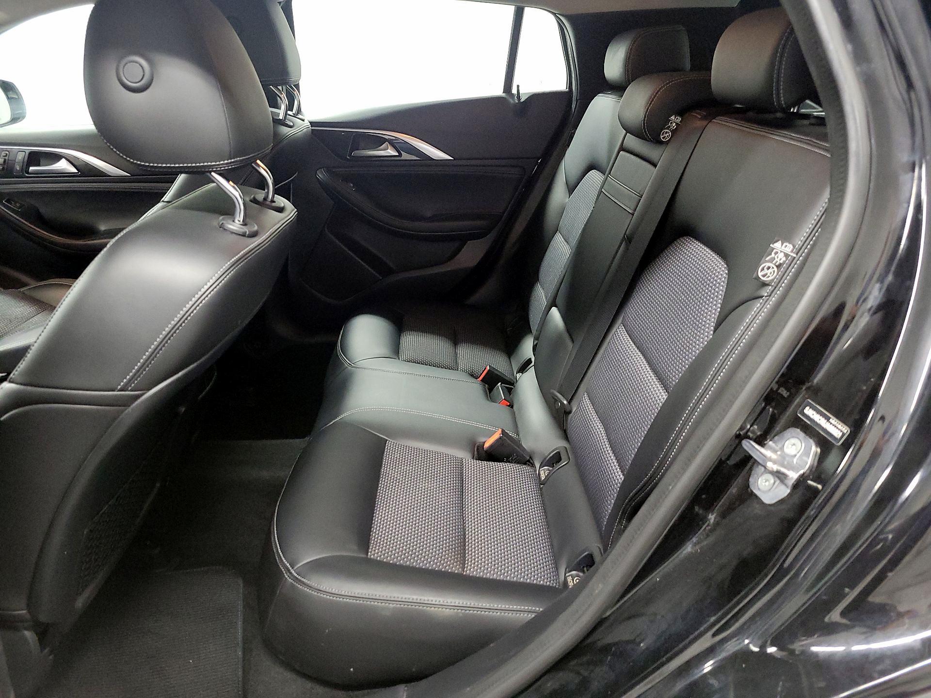 Thumbnail: 2018 INFINITI QX30 - 19
