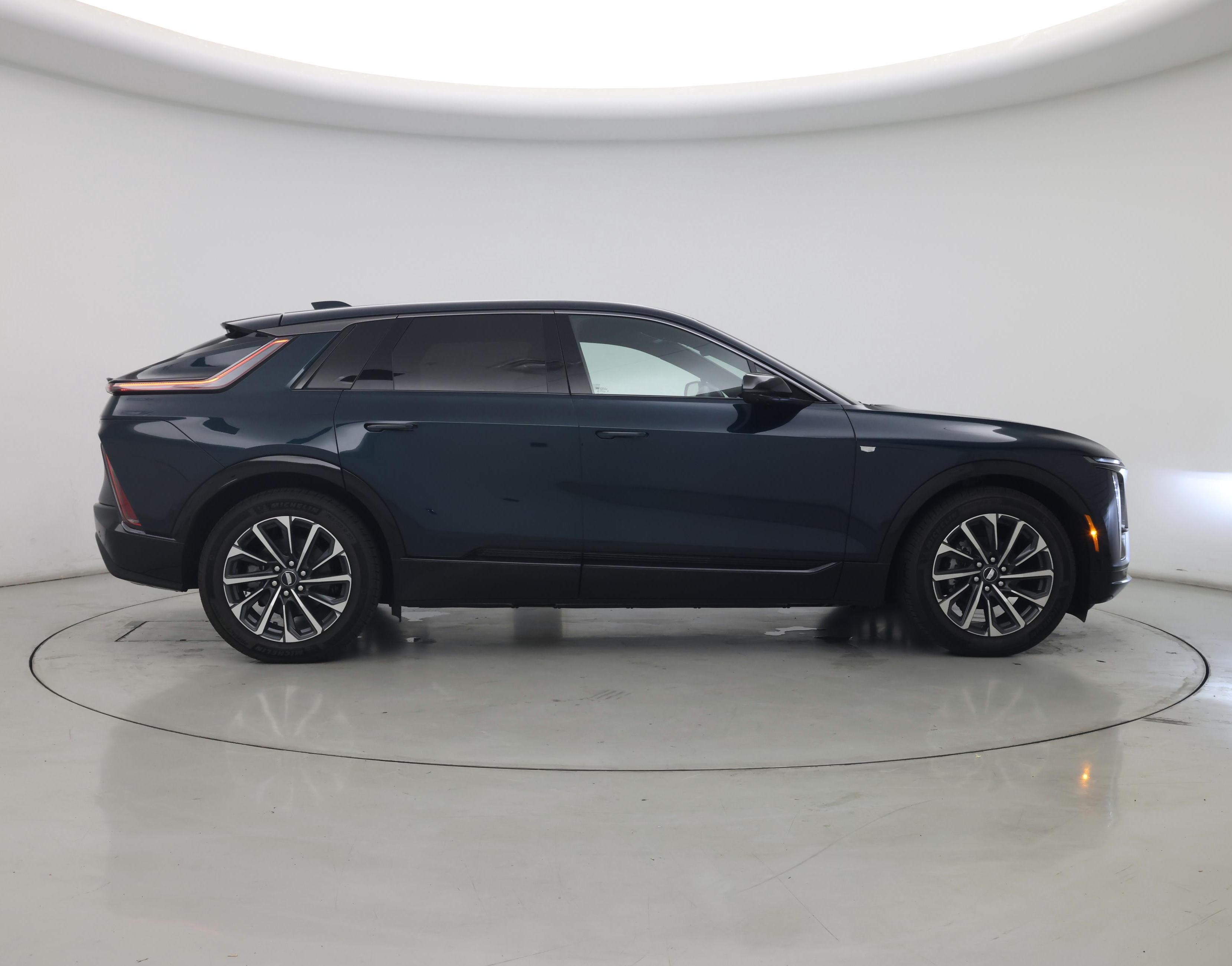 Thumbnail: 2024 Cadillac Lyriq - 7