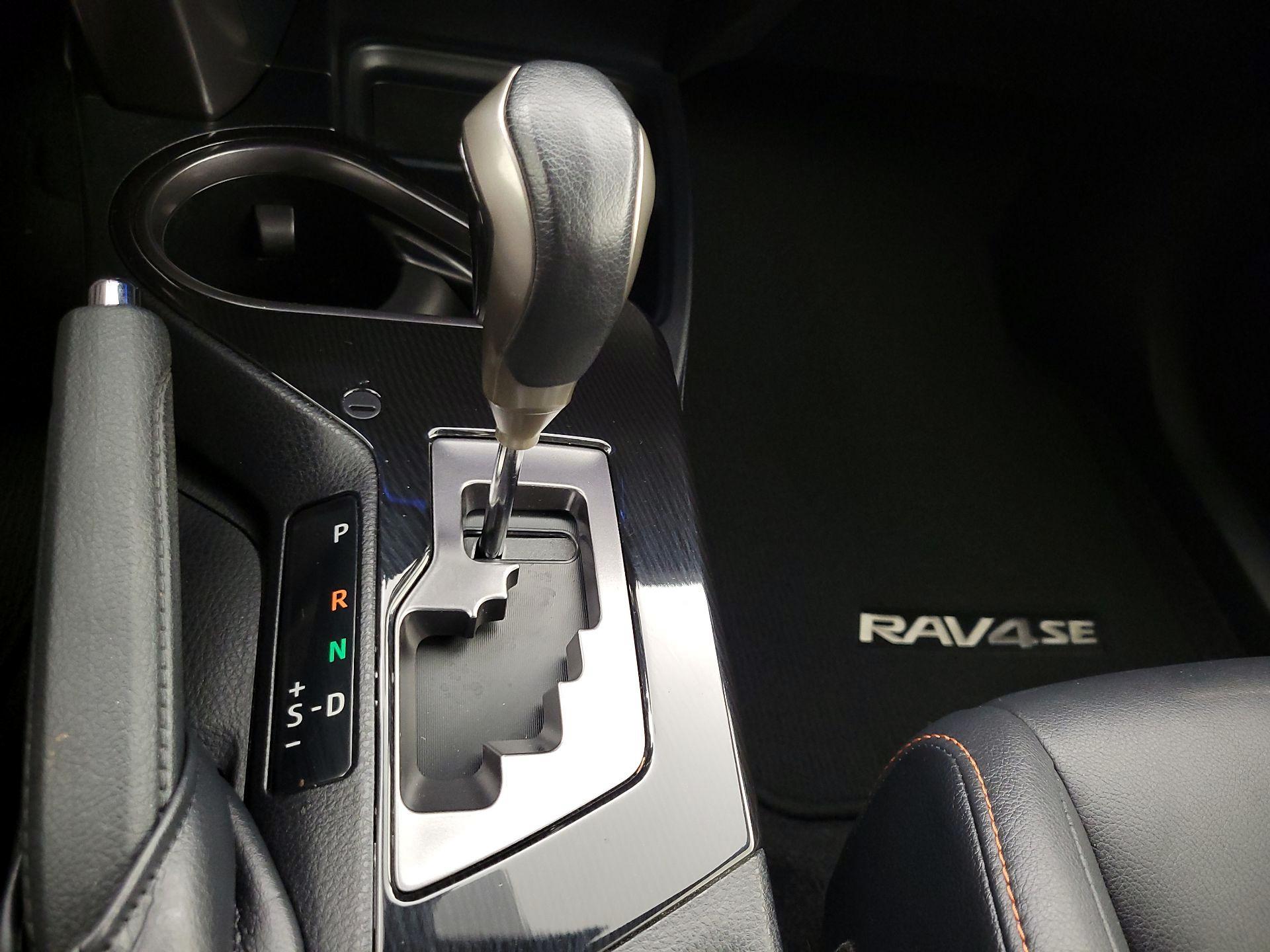 Thumbnail: 2018 Toyota RAV4 - 17