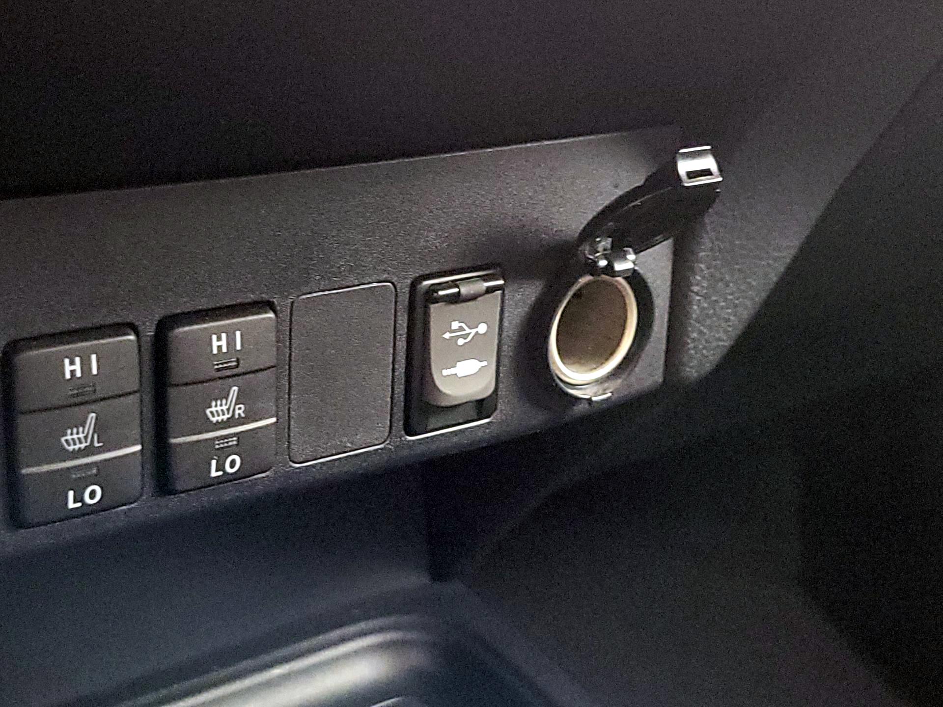 Thumbnail: 2018 Toyota RAV4 - 18