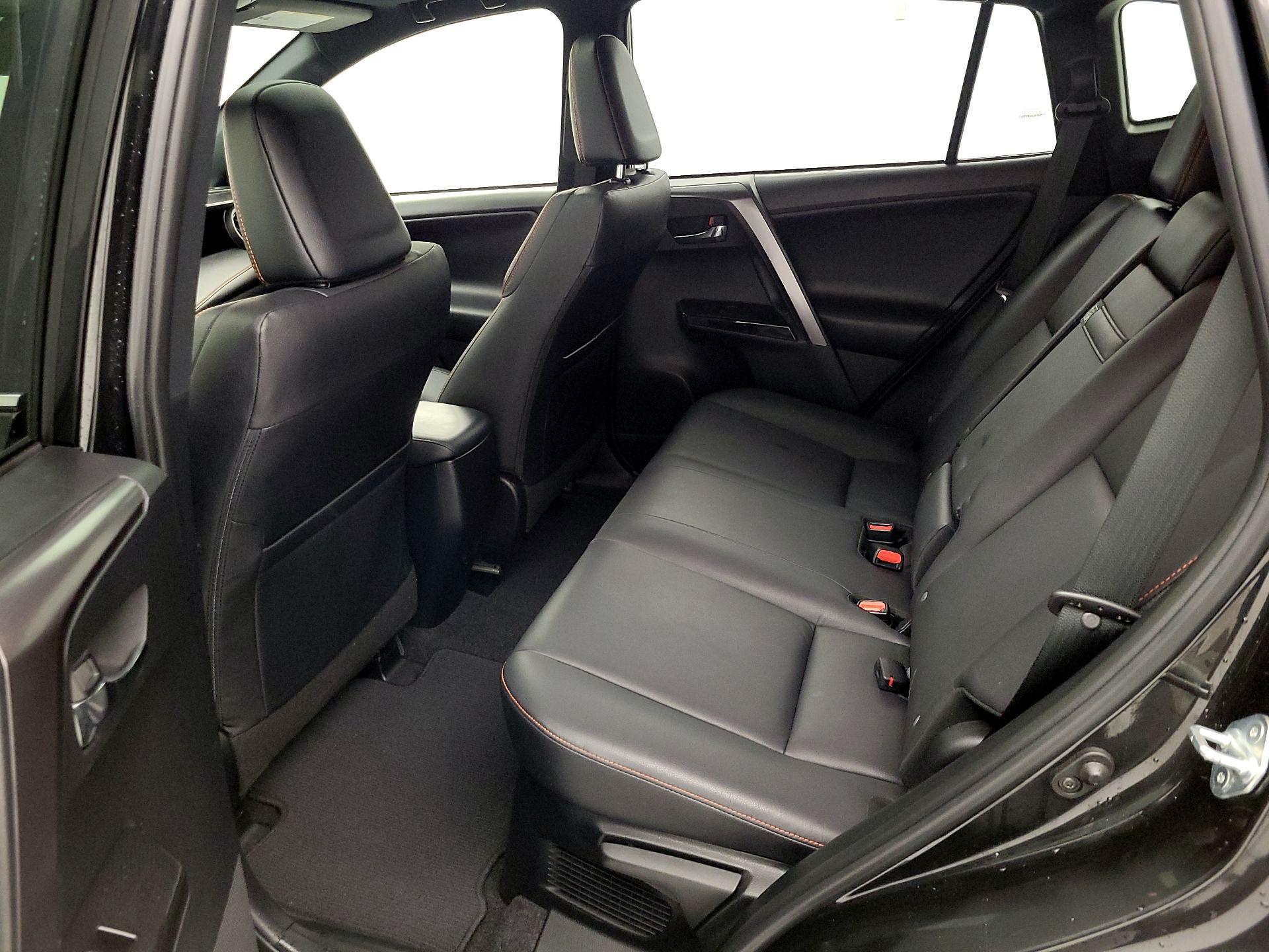 Thumbnail: 2018 Toyota RAV4 - 20