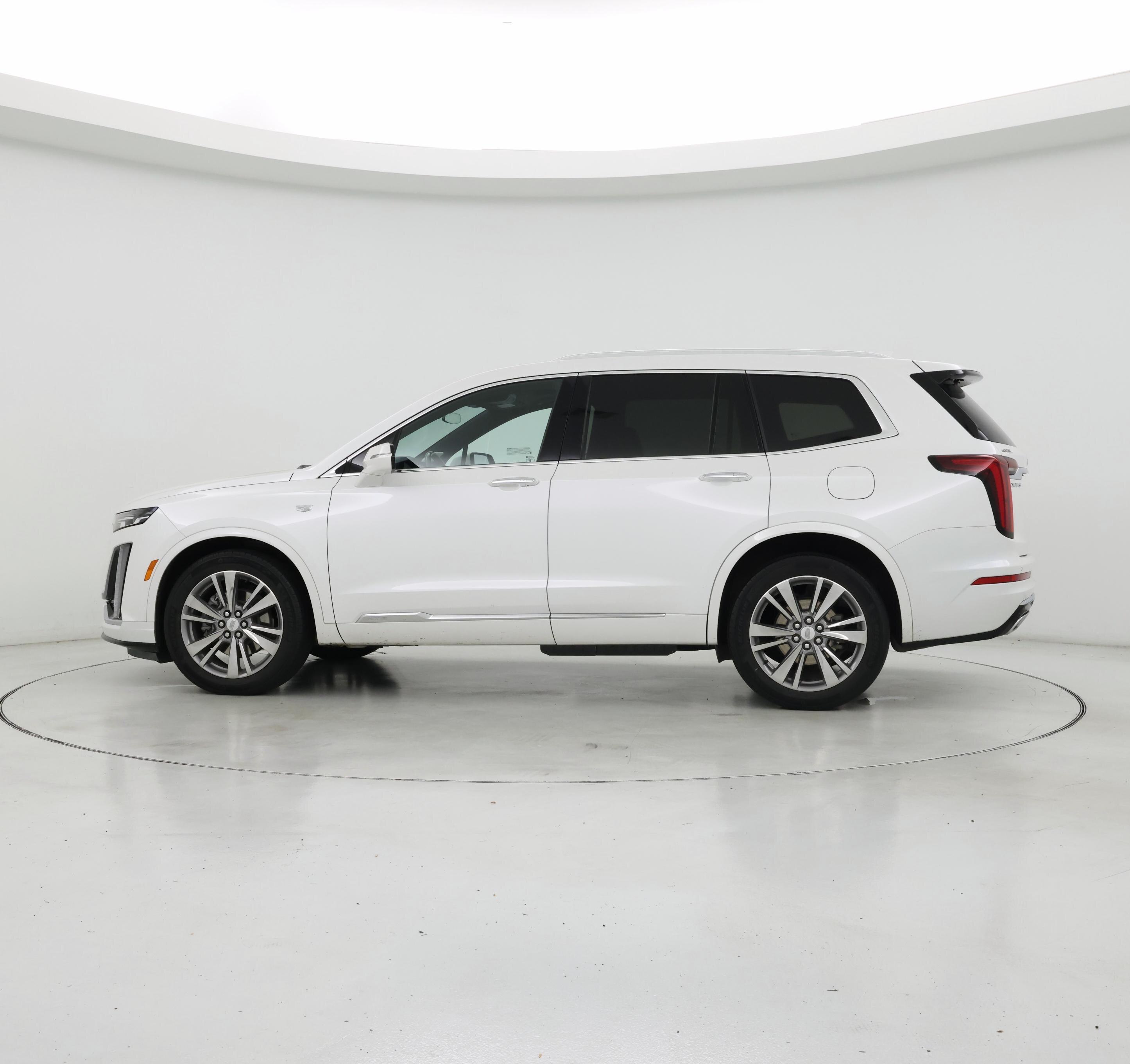 Thumbnail: 2022 Cadillac XT6 - 3