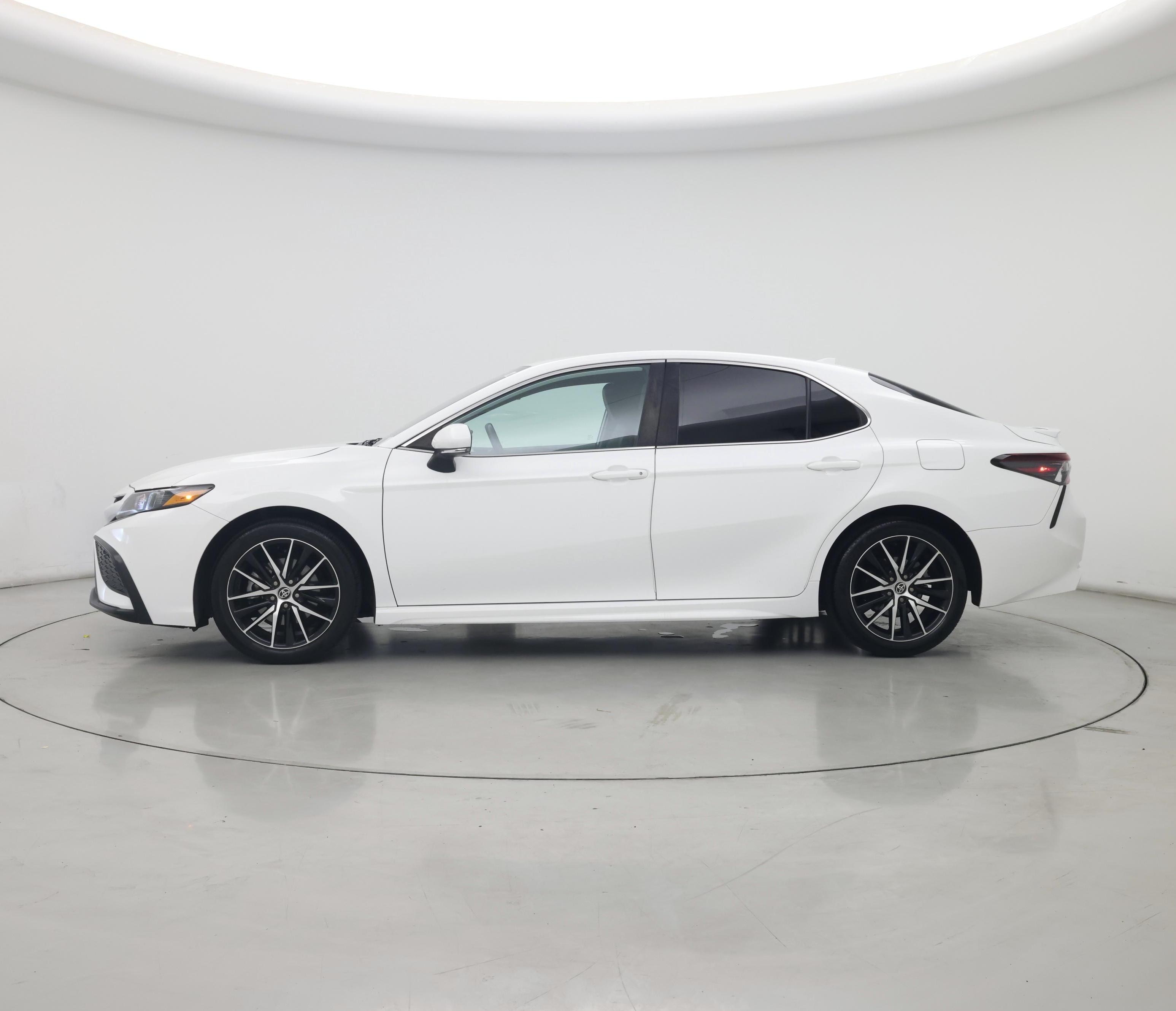 Thumbnail: 2022 Toyota Camry - 3