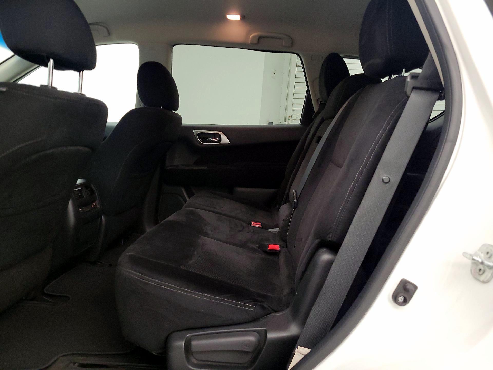 Thumbnail: 2014 Nissan Pathfinder - 19