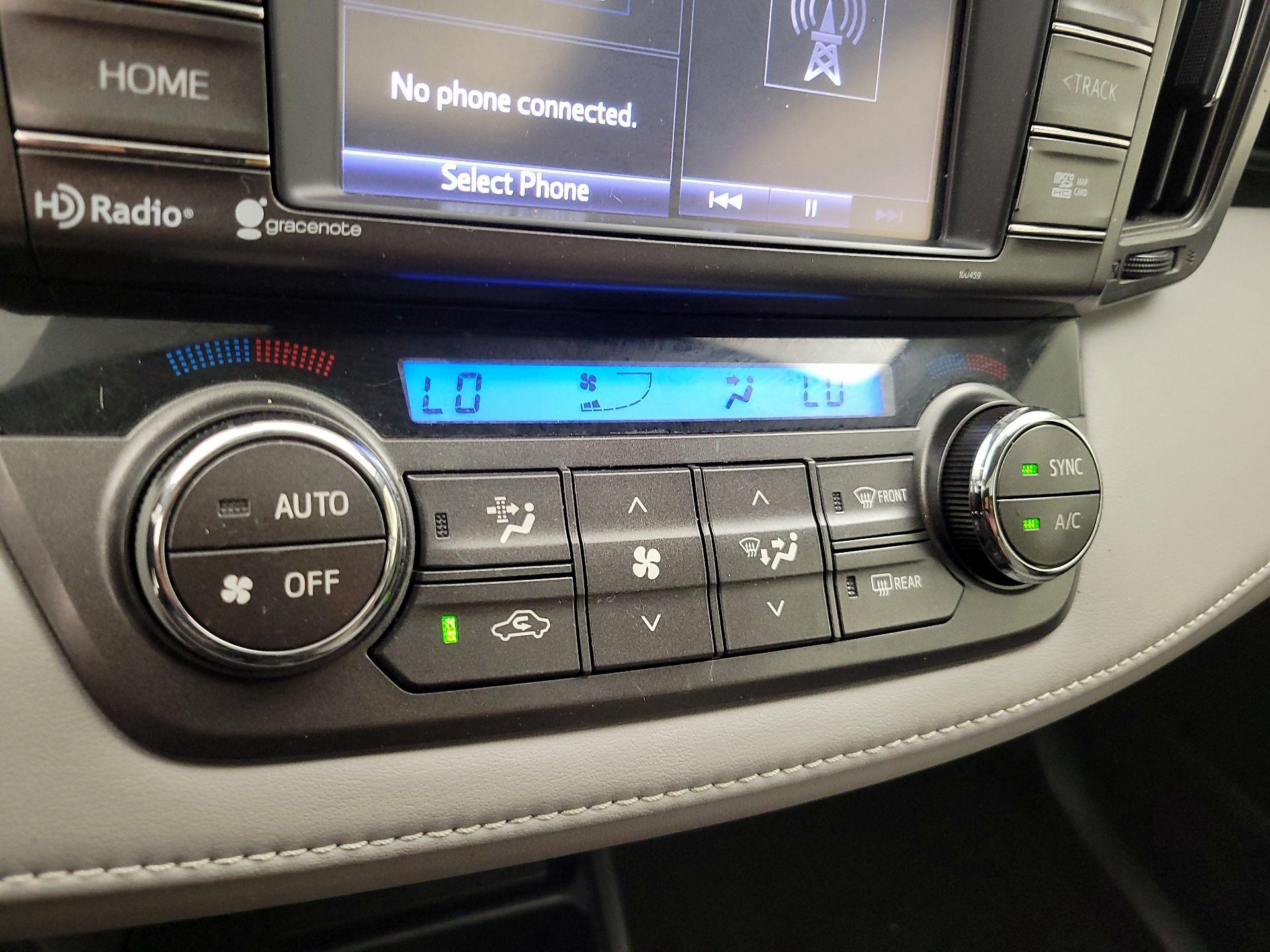 Thumbnail: 2015 Toyota RAV4 - 16