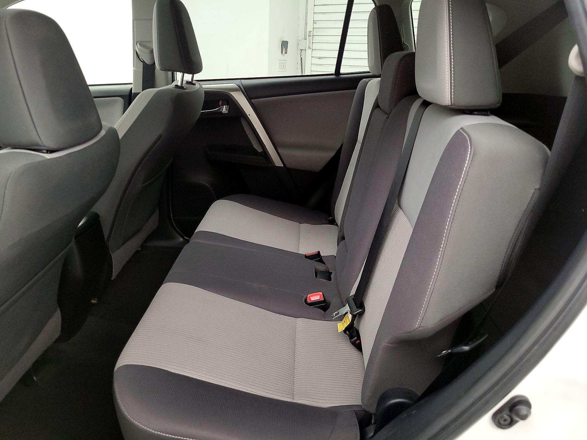 Thumbnail: 2015 Toyota RAV4 - 20
