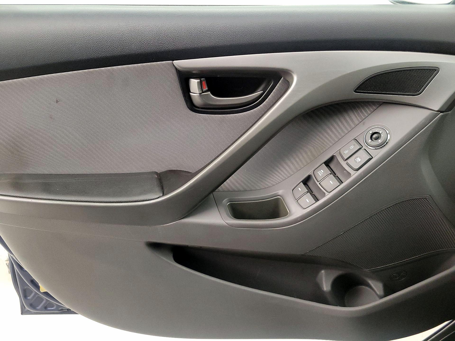 Thumbnail: 2013 Hyundai Elantra - 12