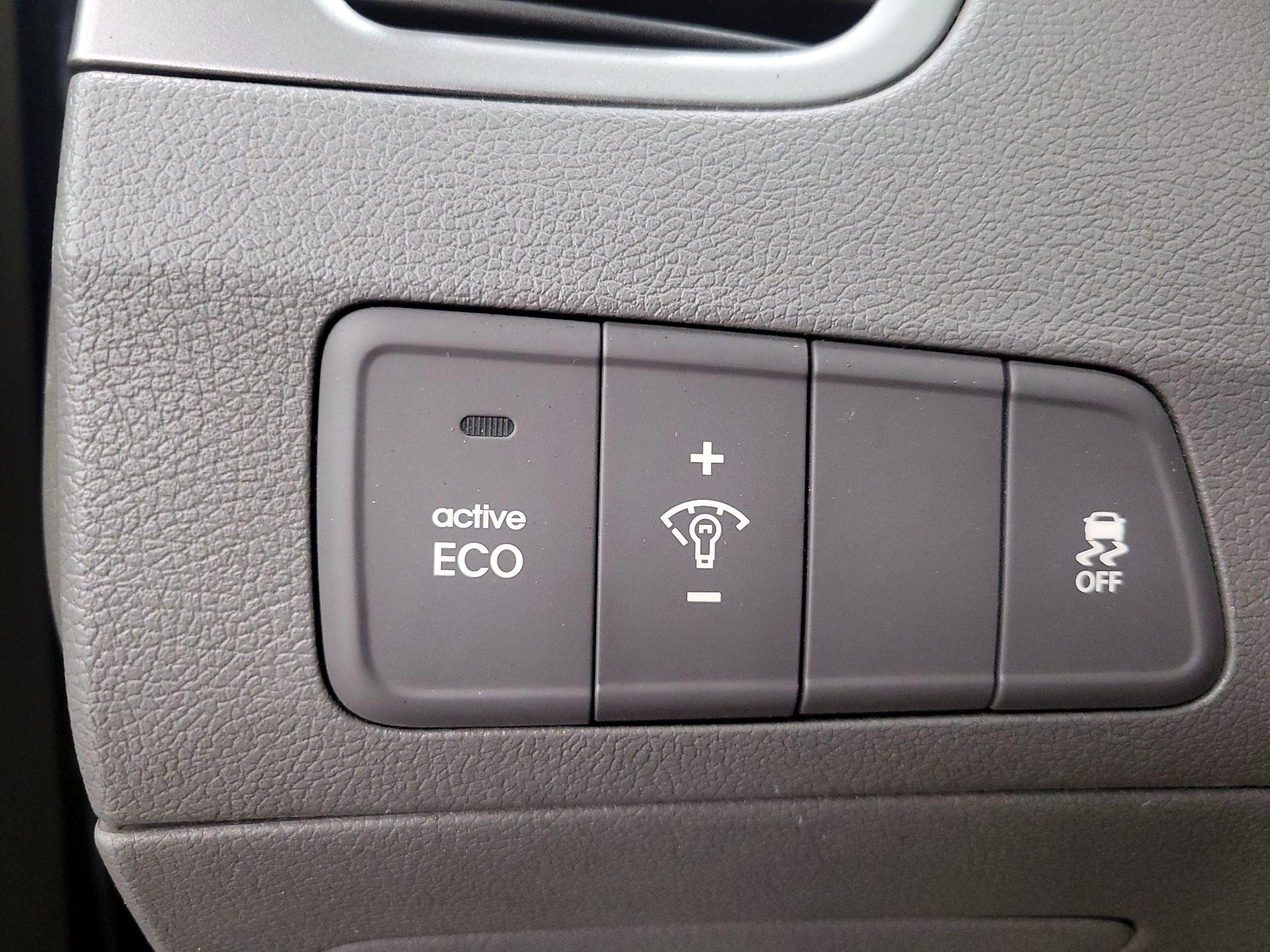 Thumbnail: 2013 Hyundai Elantra - 13