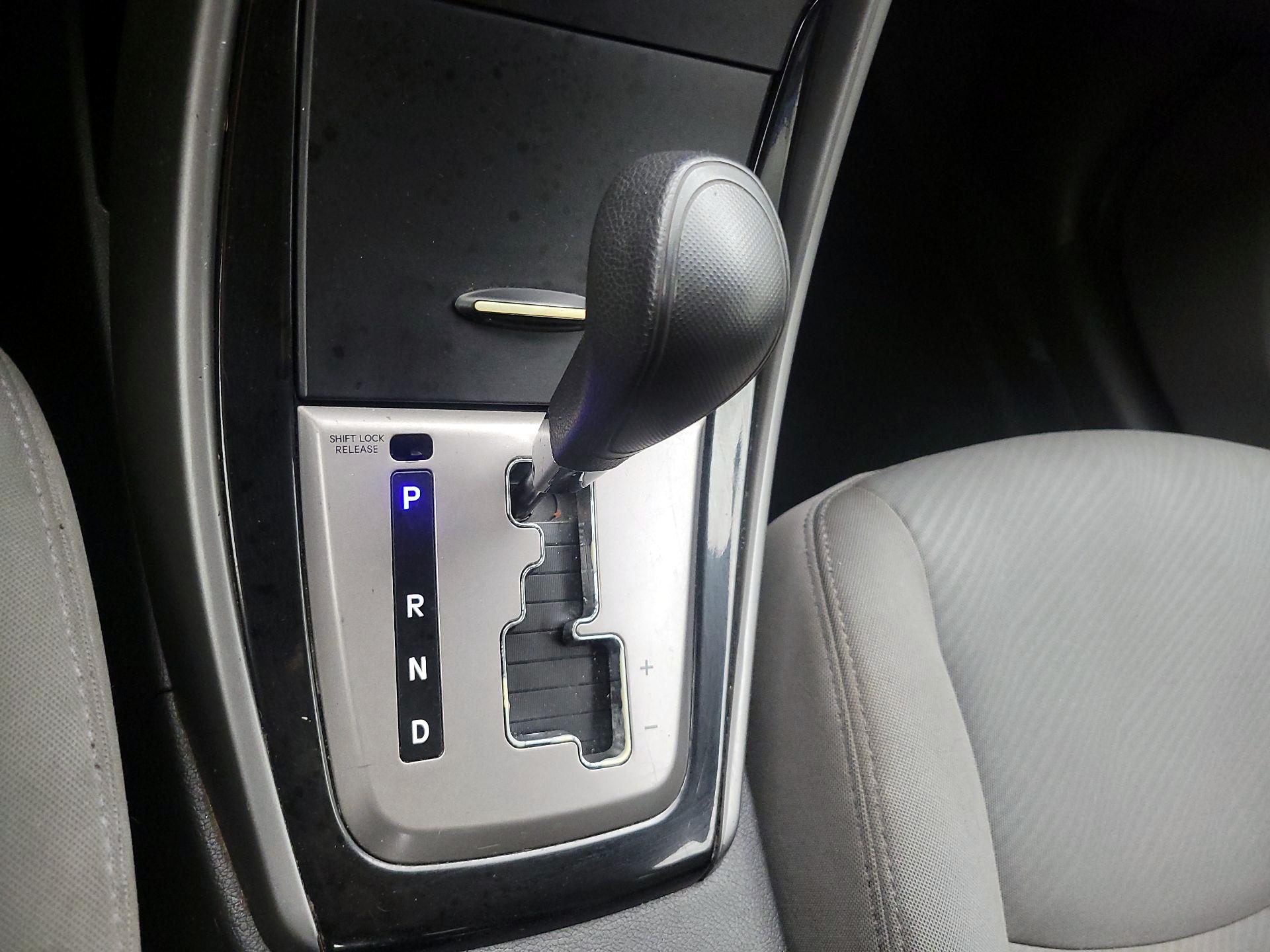 Thumbnail: 2013 Hyundai Elantra - 16