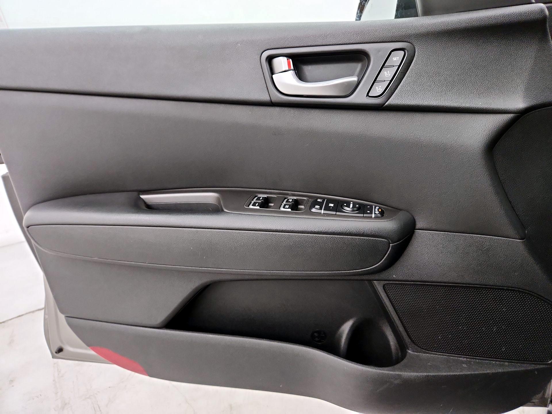 Thumbnail: 2016 Kia Optima - 12