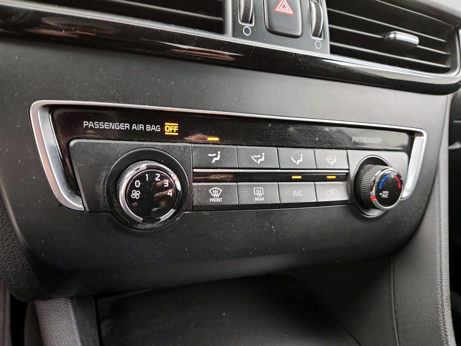 Thumbnail: 2016 Kia Optima - 16