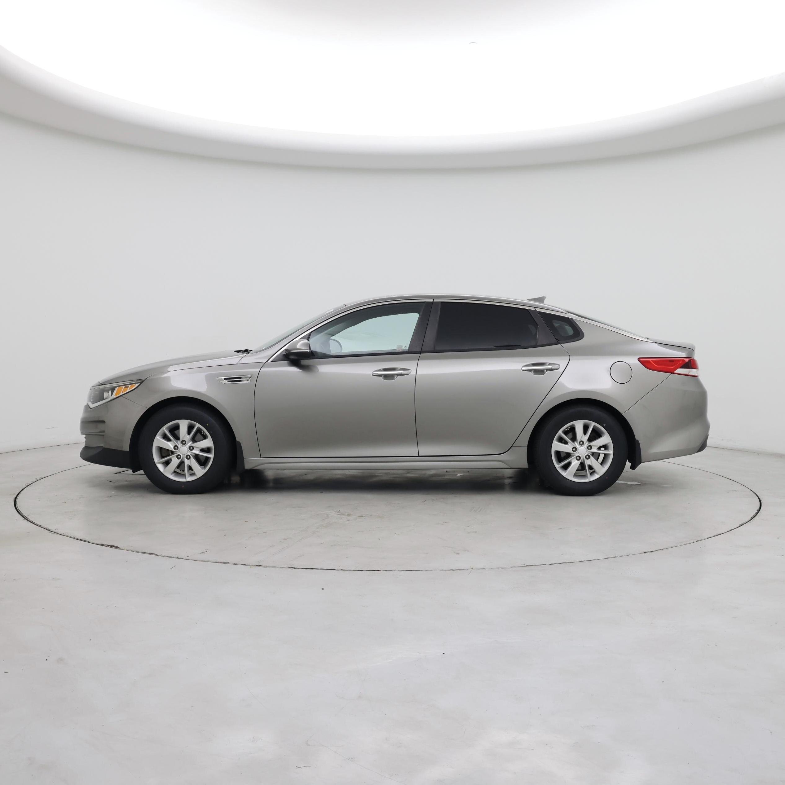 Thumbnail: 2016 Kia Optima - 3