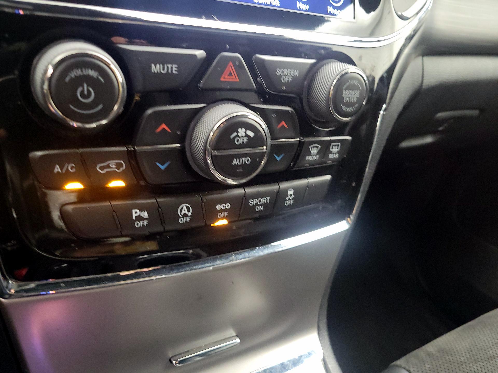 Thumbnail: 2019 Jeep Grand Cherokee - 16