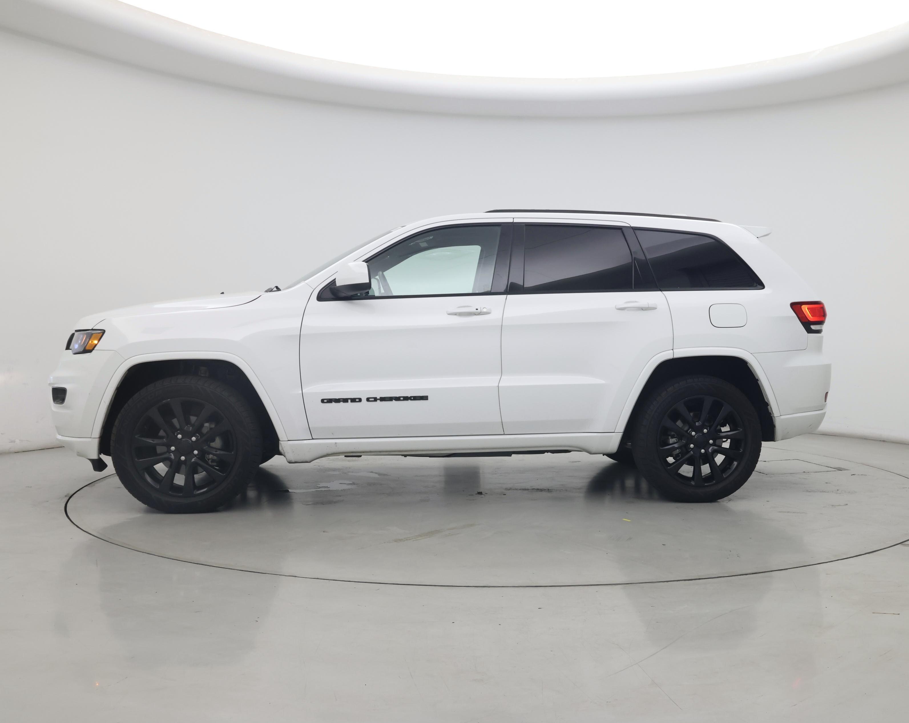 Thumbnail: 2019 Jeep Grand Cherokee - 3
