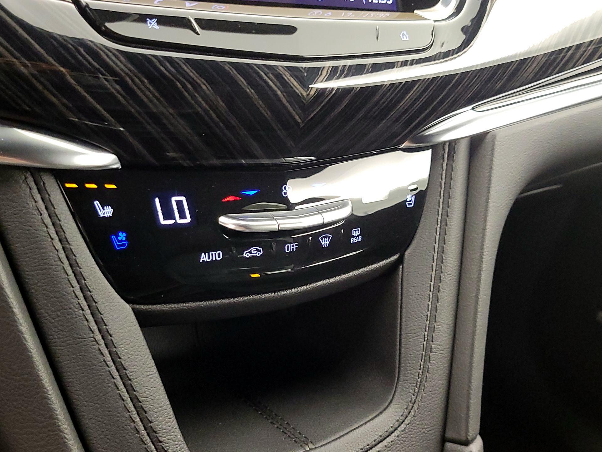 Thumbnail: 2025 Cadillac XT6 - 17