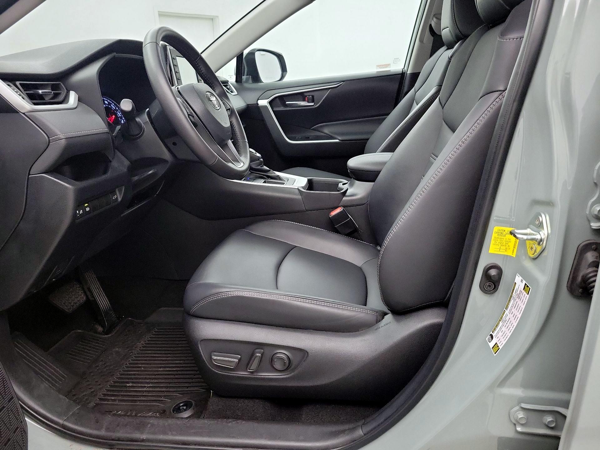 Thumbnail: 2022 Toyota RAV4 - 11