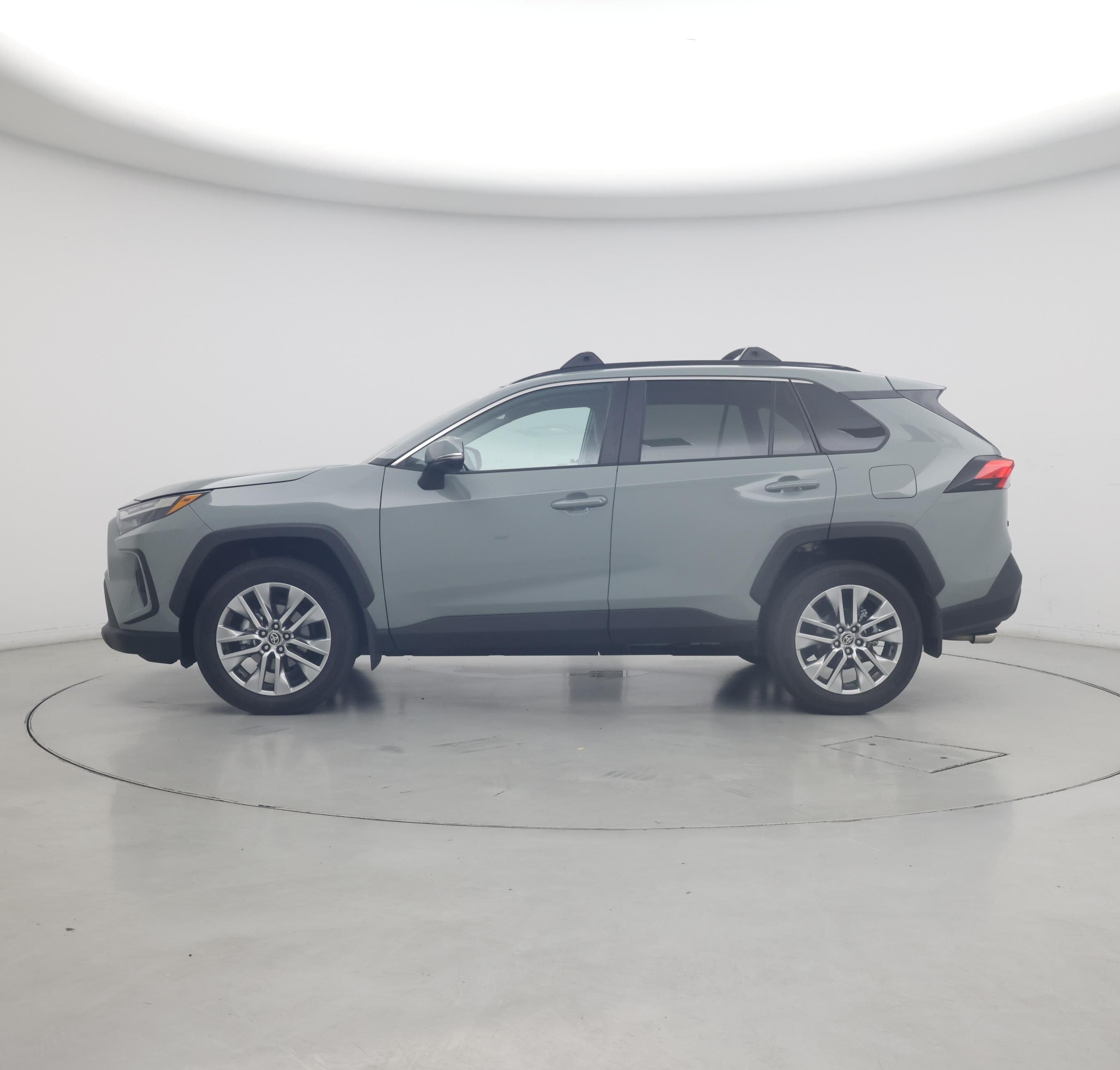 Thumbnail: 2022 Toyota RAV4 - 3