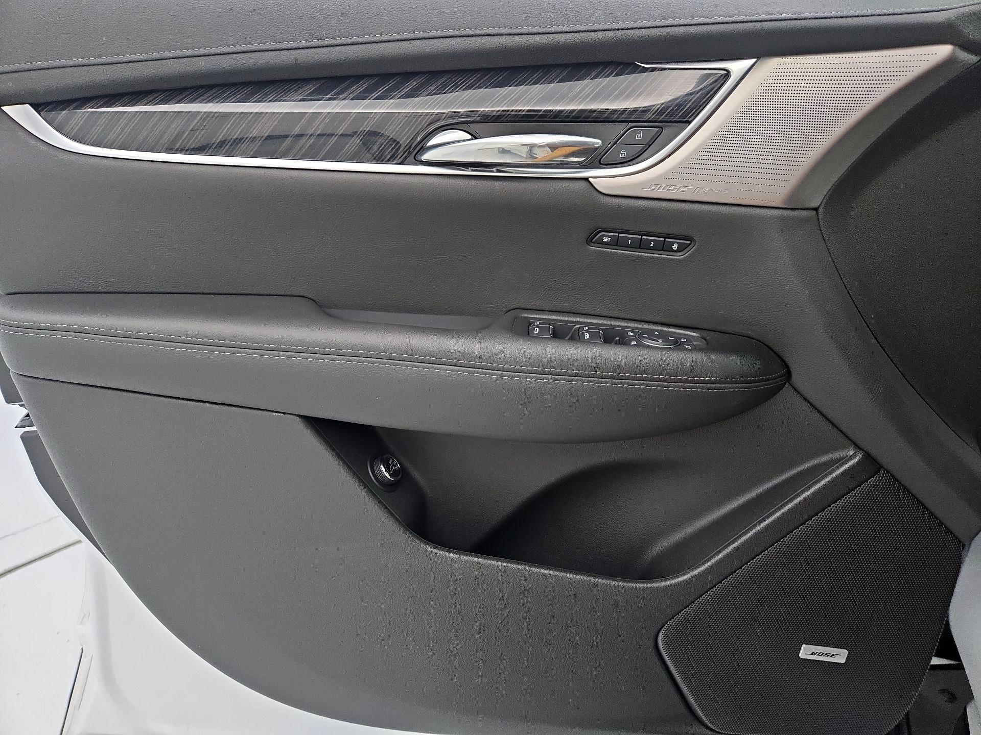 Thumbnail: 2022 Cadillac XT6 - 12