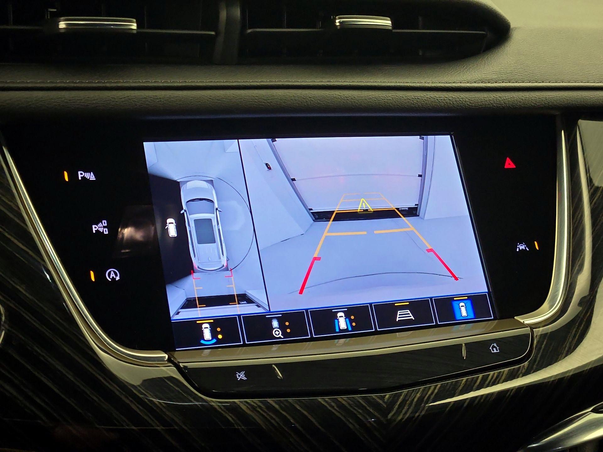 Thumbnail: 2022 Cadillac XT6 - 15