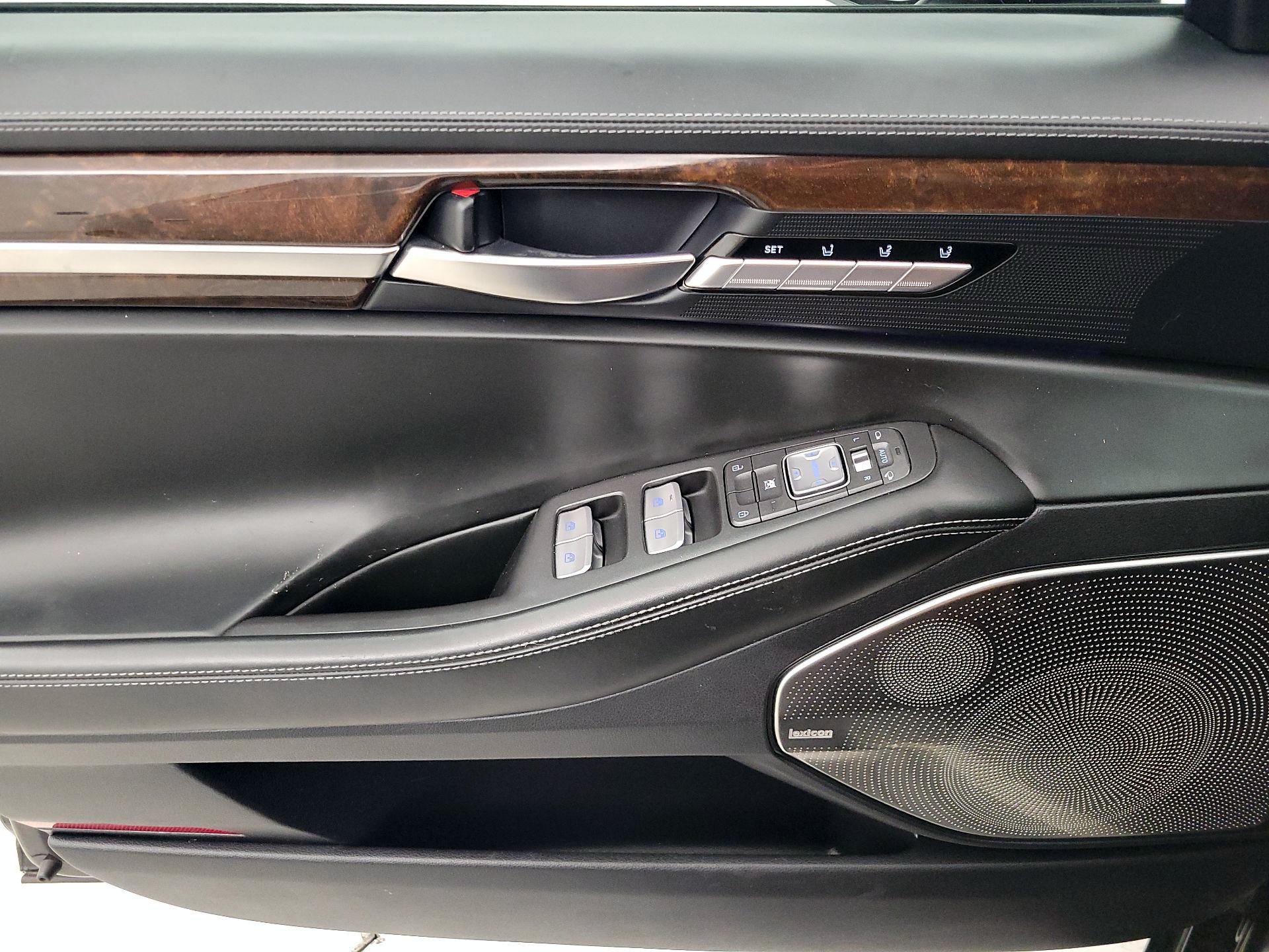 Thumbnail: 2018 Genesis G90 - 12
