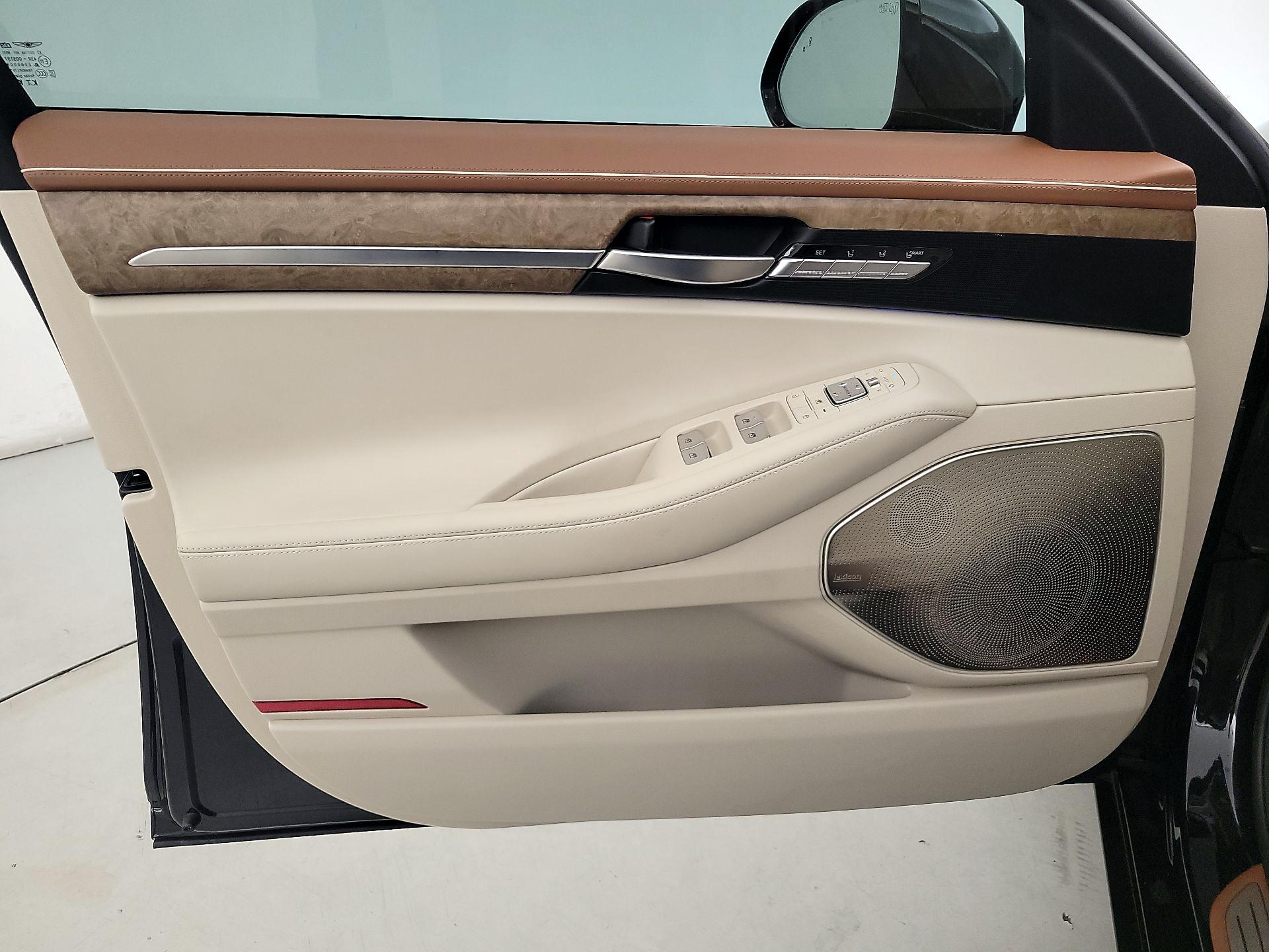 Thumbnail: 2021 Genesis G90 - 12